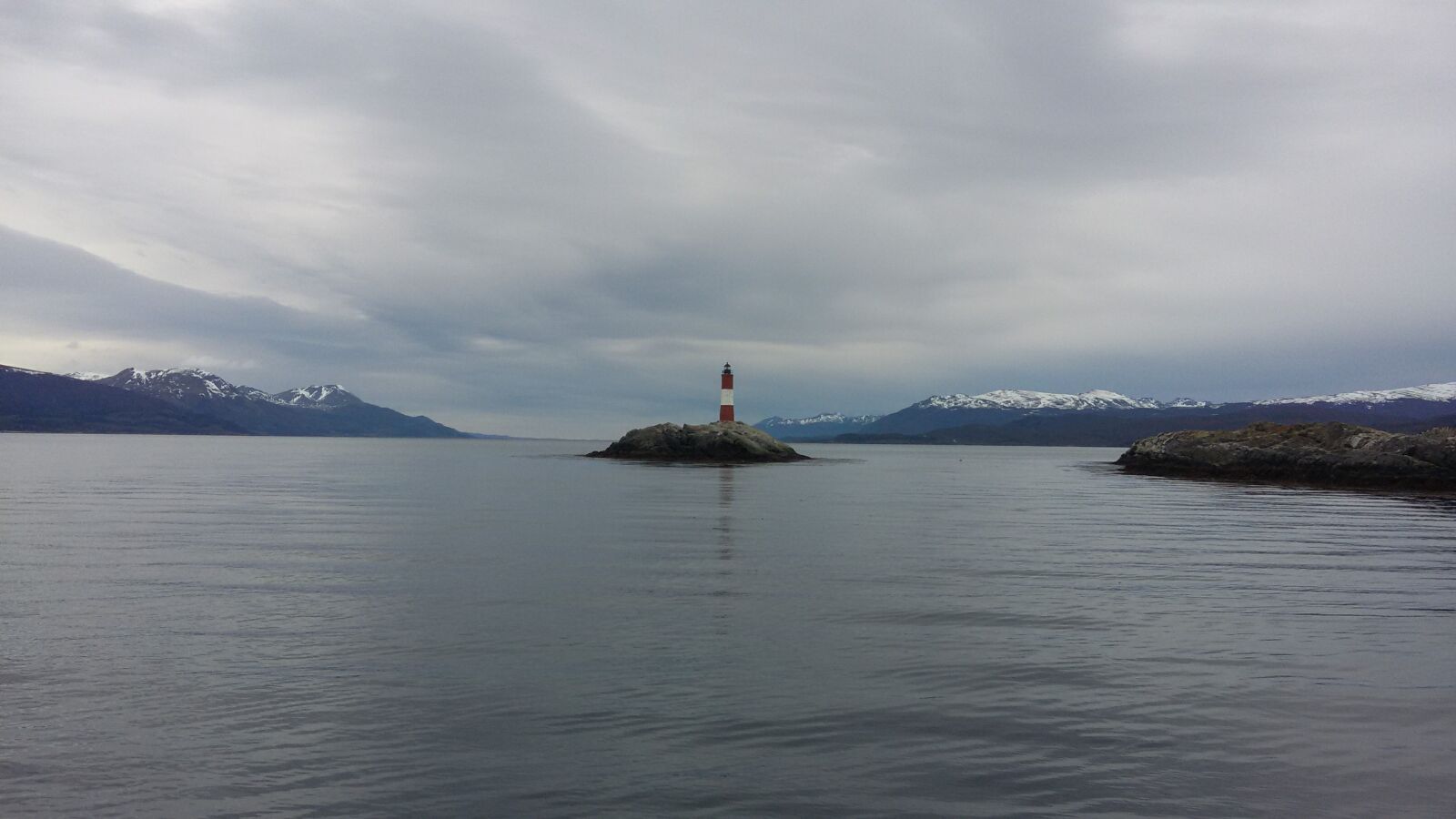 Samsung Galaxy S5 Mini sample photo. Austral, lake, lighthouse, mountains photography