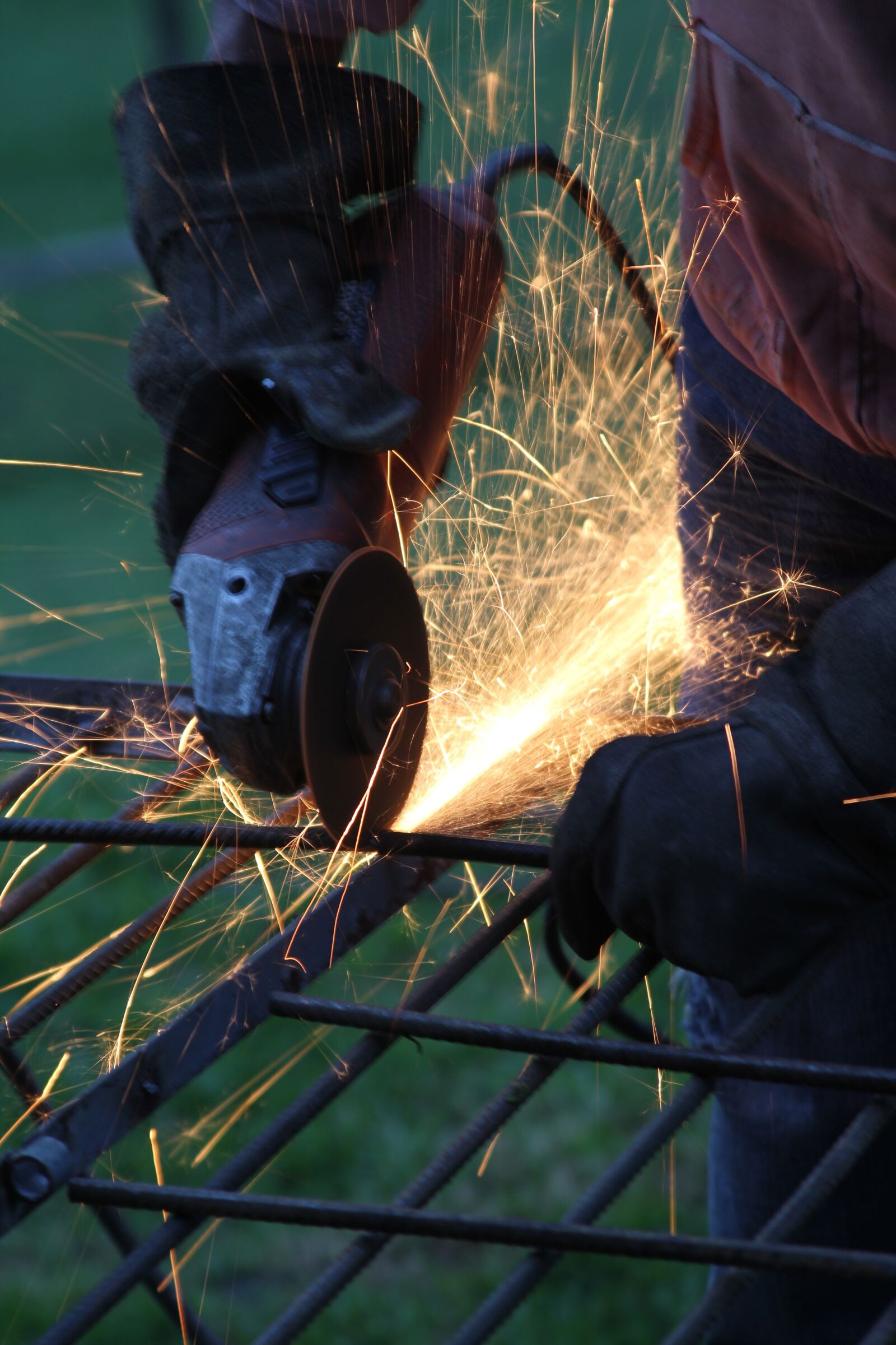 Canon EOS 550D (EOS Rebel T2i / EOS Kiss X4) sample photo. Work, welding, welder photography