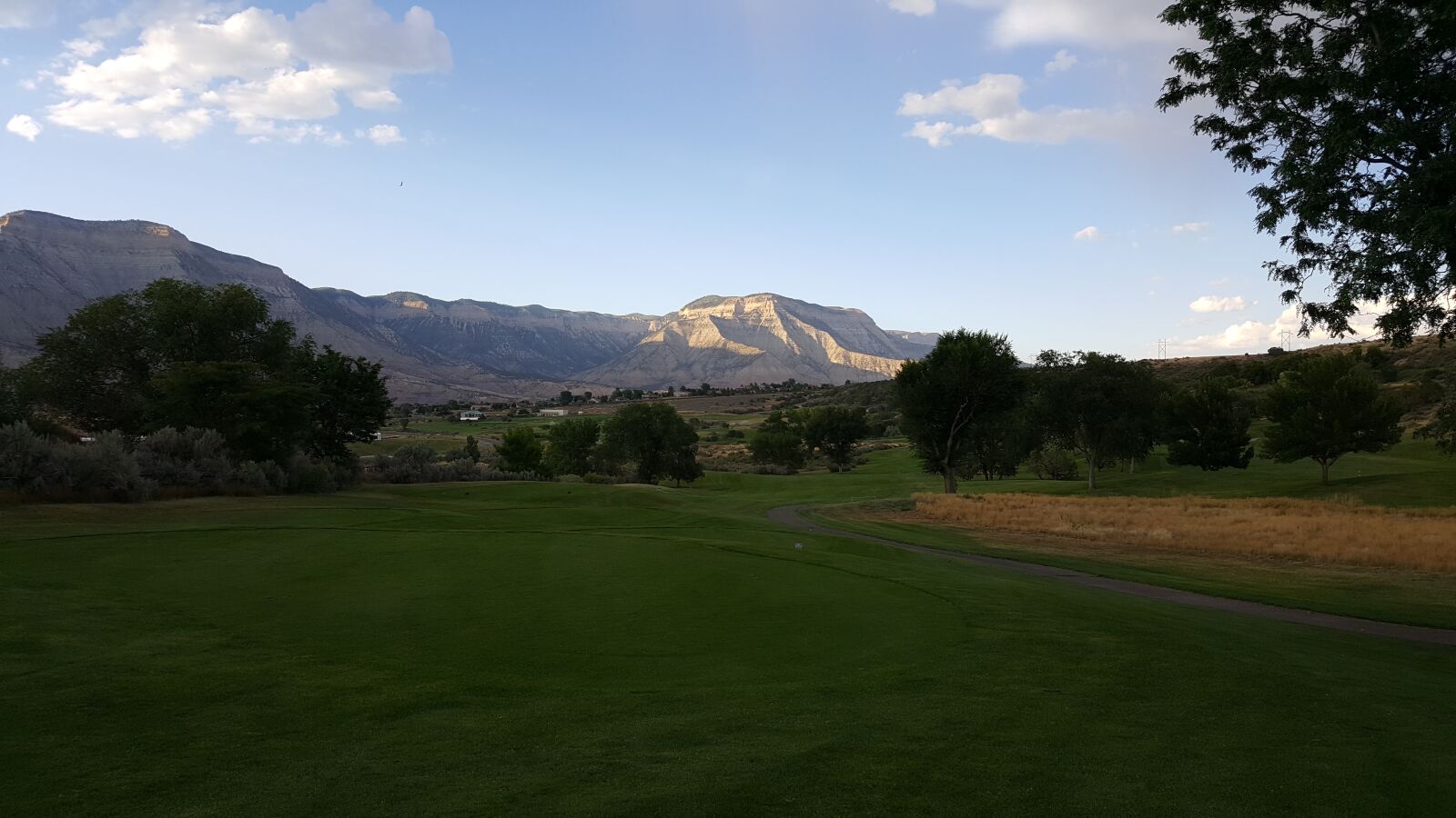 Samsung Galaxy Note5 sample photo. Mountain, golf course, landscape photography