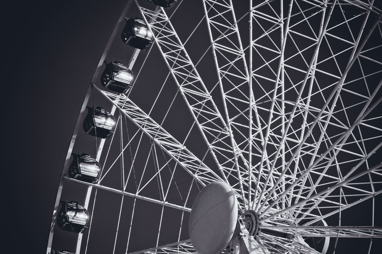 Olympus OM-D E-M10 sample photo. Ferris wheel, ride, carnies photography