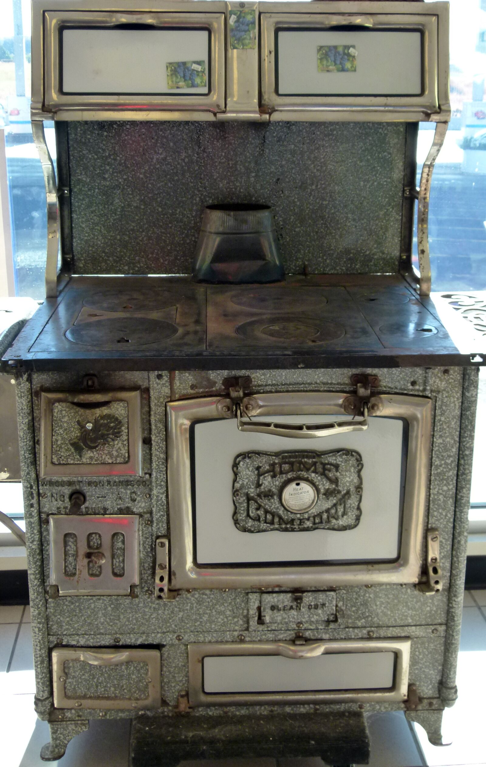 Panasonic Lumix DMC-FZ100 sample photo. Wood stove, cooking, vintage photography