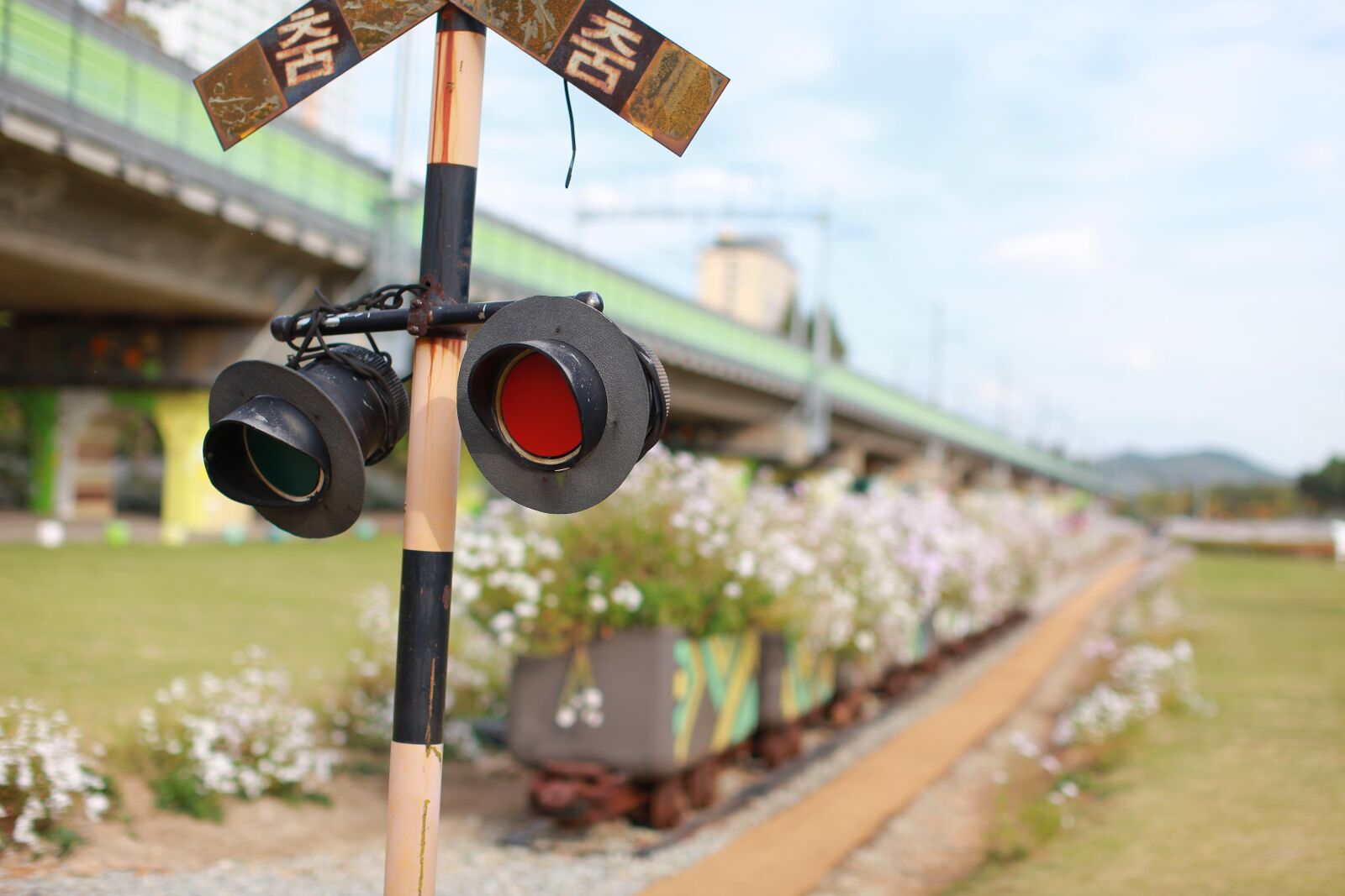 Canon EOS 5D Mark II sample photo. Gujeolcho, fall, railroad photography