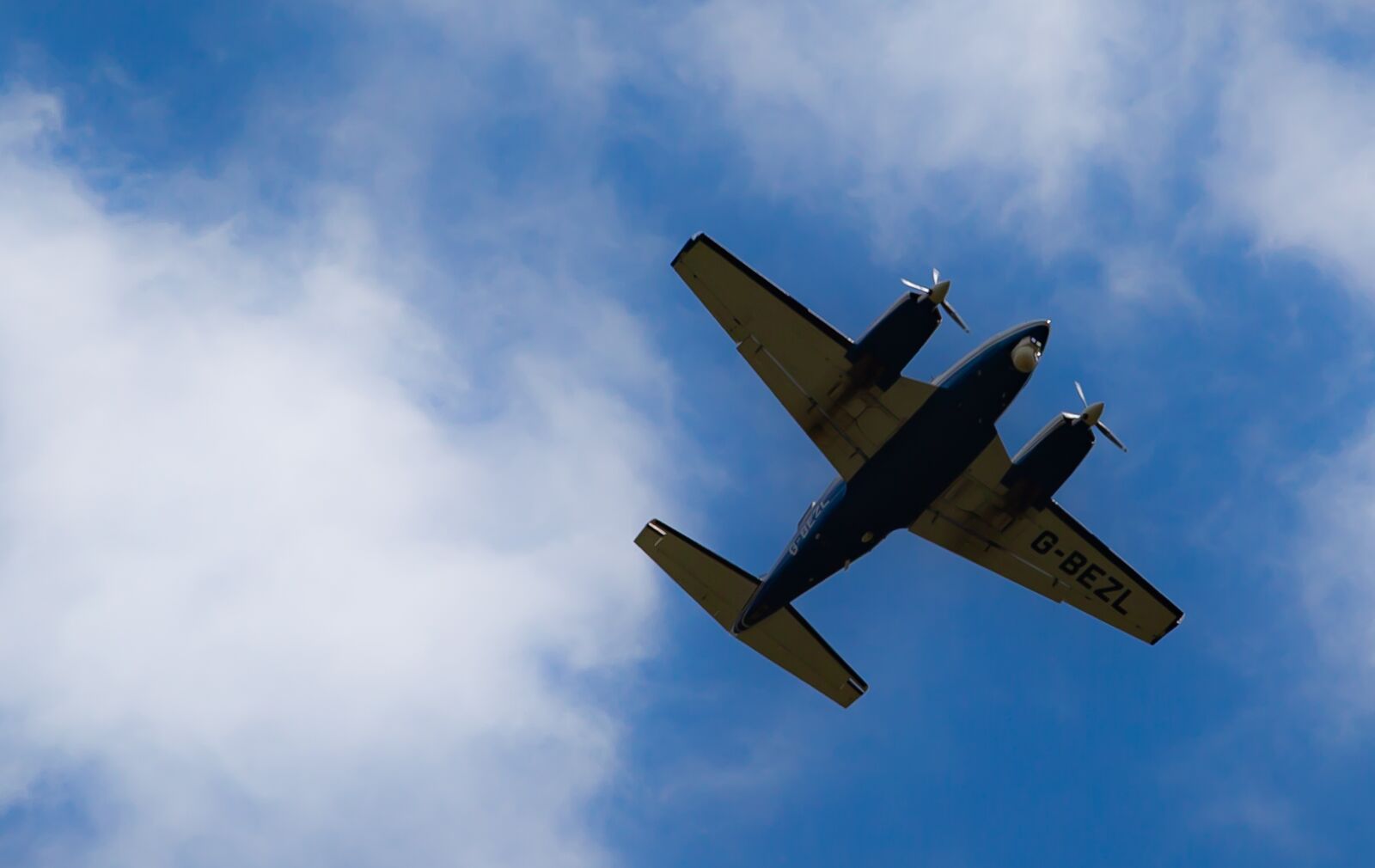 Canon EF 70-200mm F4L USM sample photo. Piper pa-31 navajo, plane photography