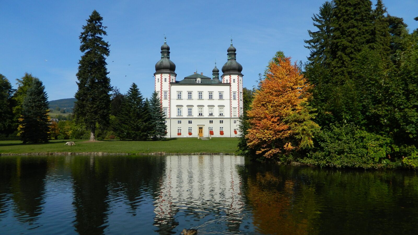 Nikon Coolpix L120 sample photo. Vrchlabi castle, autumn, reflection photography
