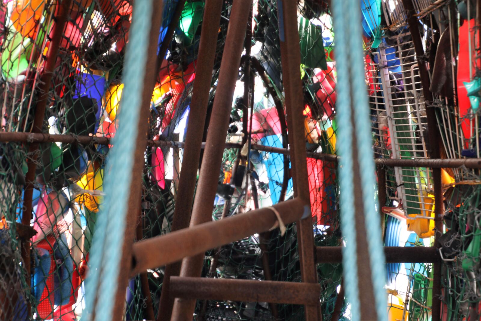 Canon EOS 7D Mark II sample photo. Art, colorful, inside, iron photography