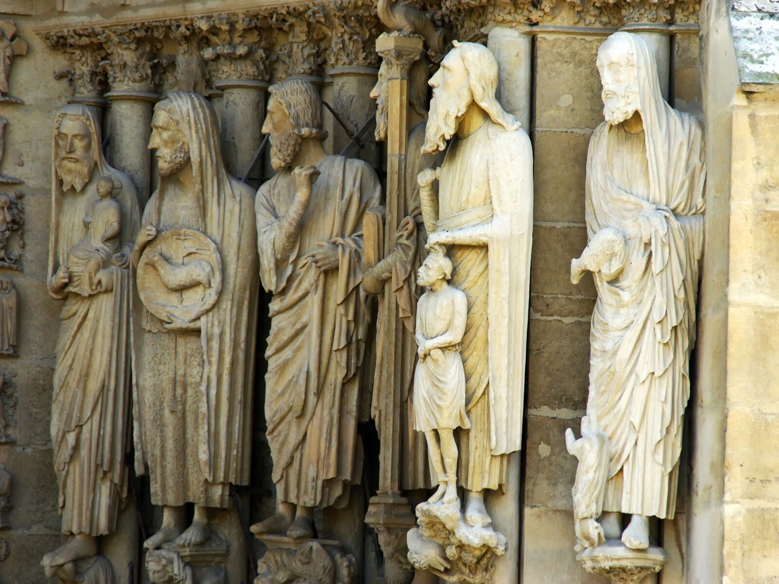 Pentax K200D sample photo. Reims, cathedral, statue photography