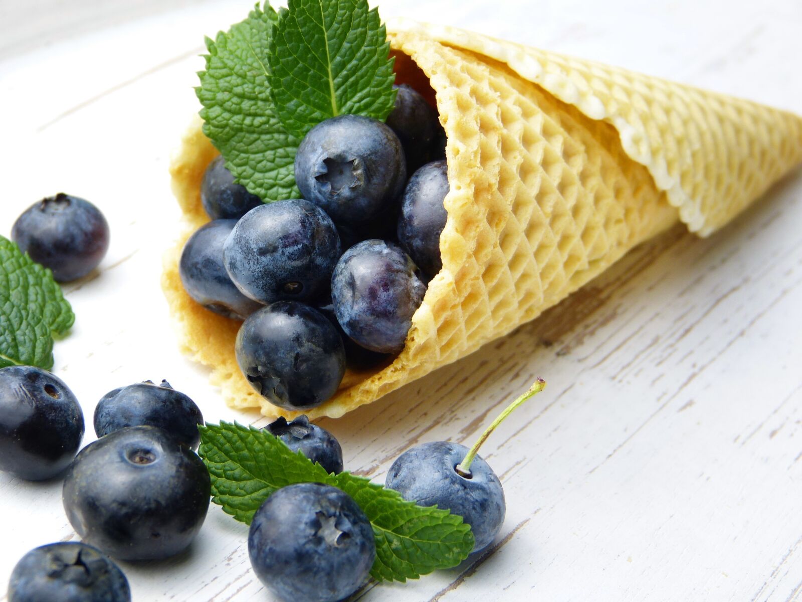 Panasonic Lumix DMC-FZ150 sample photo. Waffle, blueberries, mint photography