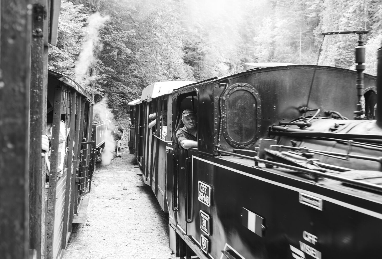 Fujifilm X100T sample photo. Train, romania, railway photography