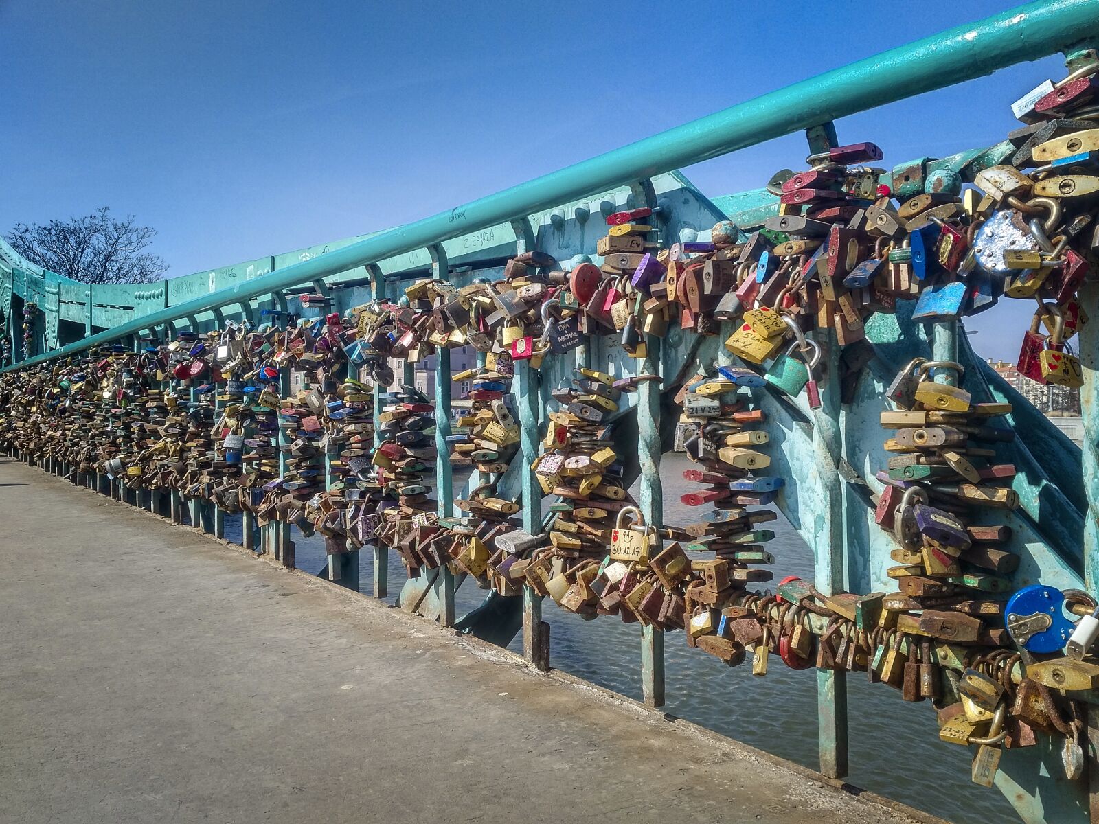 QCOM-AA QCAM-AA sample photo. Bridge, love, romantic photography