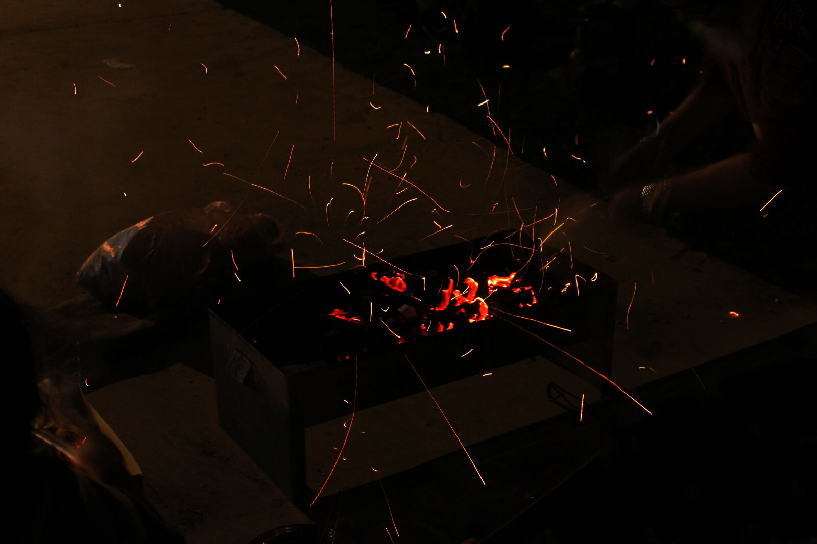 Canon EOS 1200D (EOS Rebel T5 / EOS Kiss X70 / EOS Hi) sample photo. Bbq, black, cool, fire photography