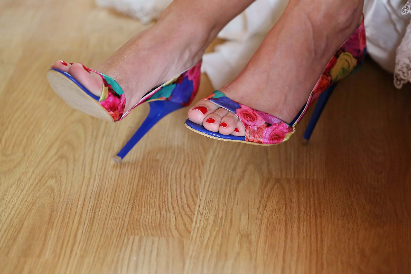 Canon EOS 5D Mark III sample photo. Colorful, summer, sandal, heels photography