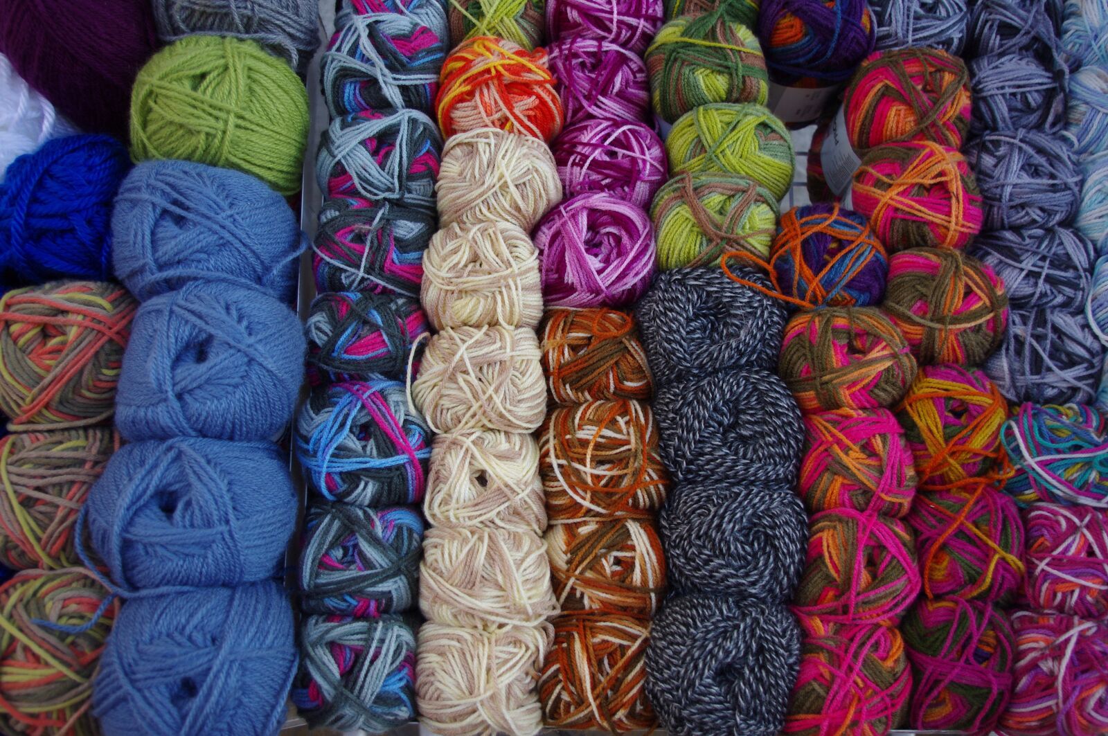 Pentax K-r sample photo. Color, wool, colorful photography