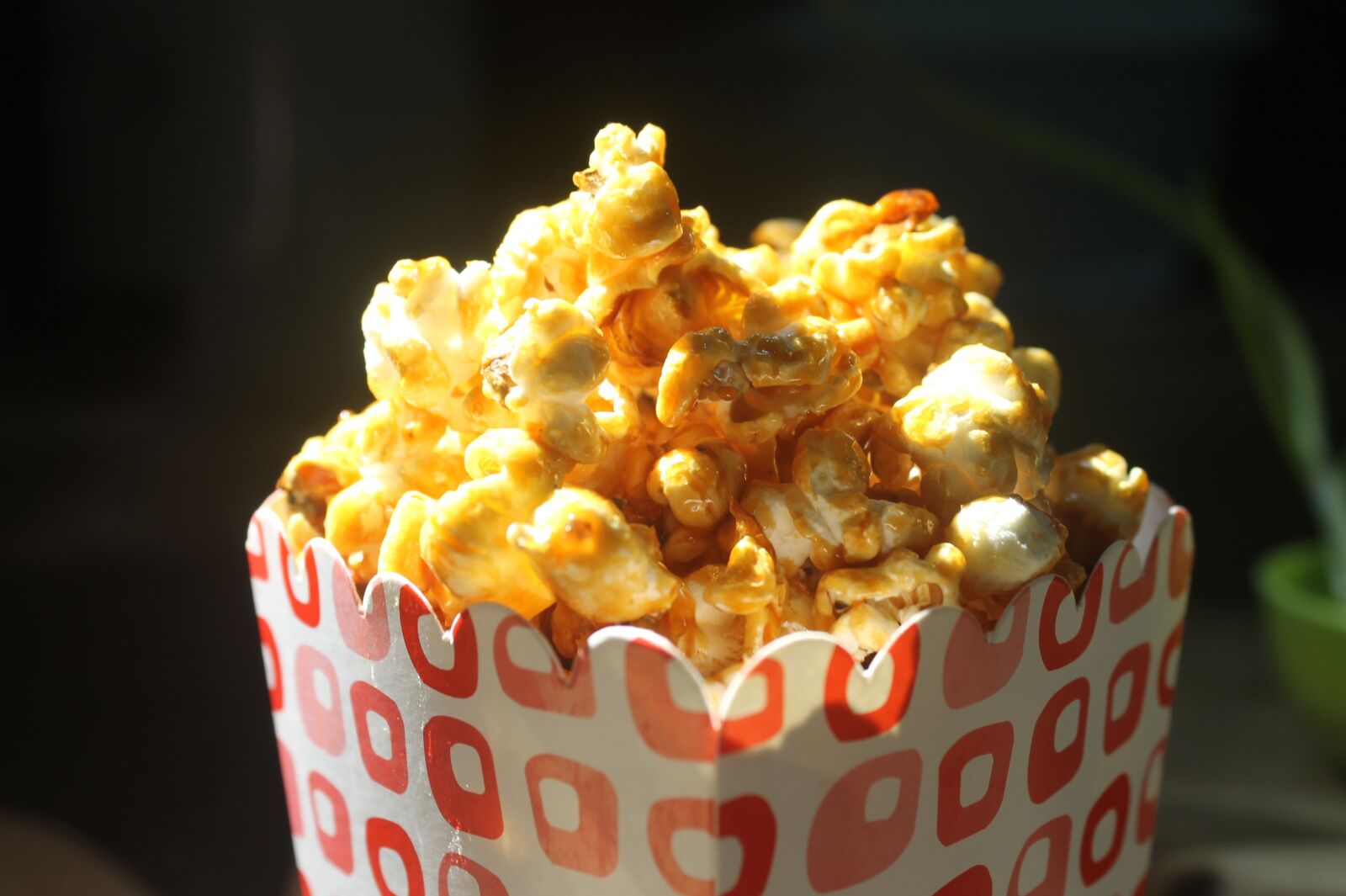Canon EOS 1100D (EOS Rebel T3 / EOS Kiss X50) sample photo. Caramel popcorn, popcorn box photography