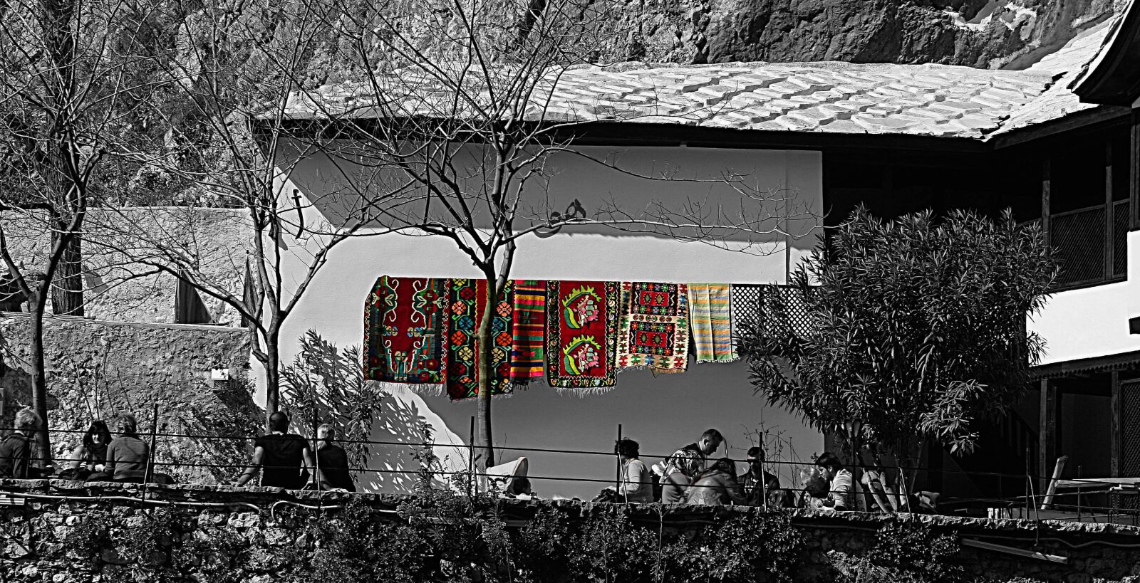 Canon EOS 350D (EOS Digital Rebel XT / EOS Kiss Digital N) sample photo. Black and white, carpet photography