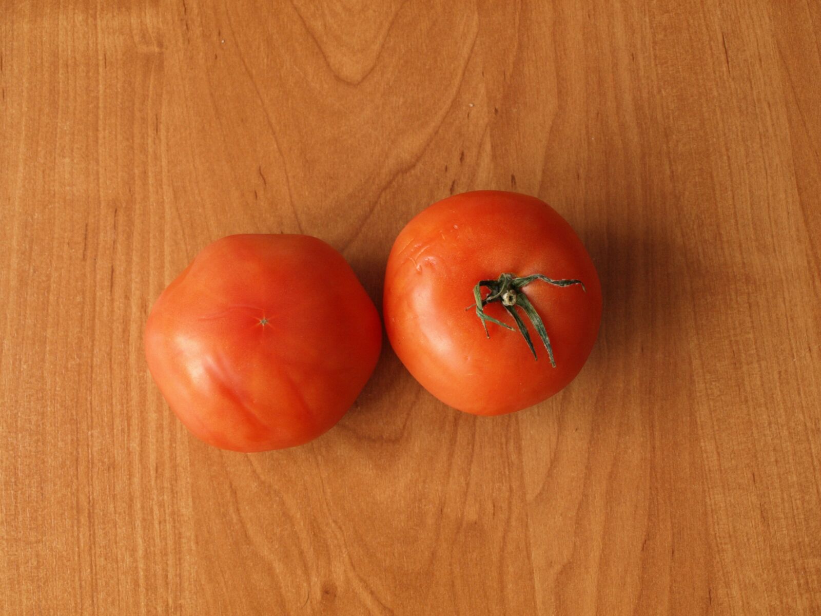 Olympus E-510 (EVOLT E-510) sample photo. Tomato, a vegetable, eating photography