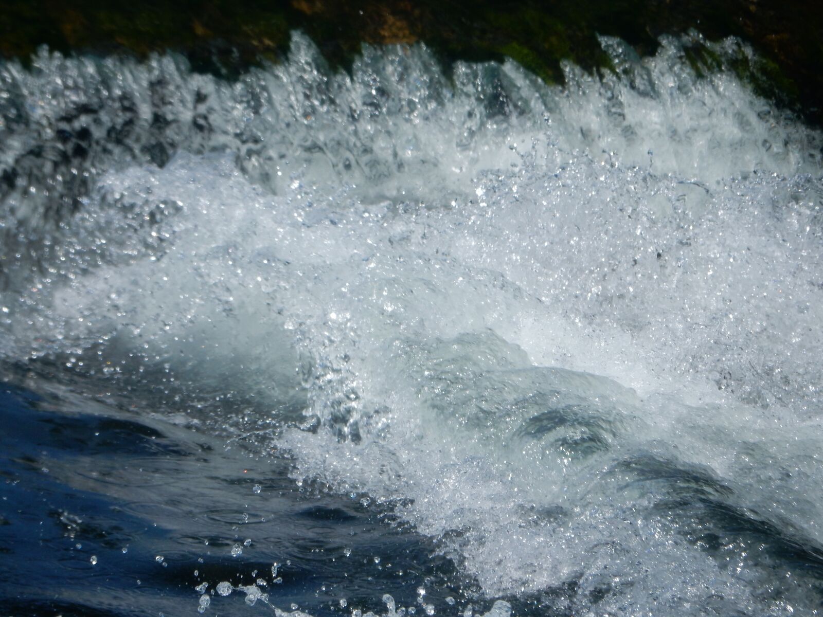 Nikon Coolpix S9700 sample photo. Water, foam, splash photography