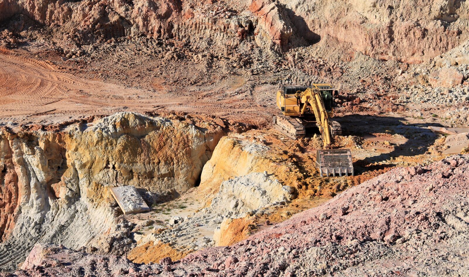 Canon EF 35mm F2 IS USM sample photo. Excavator in the quarry photography