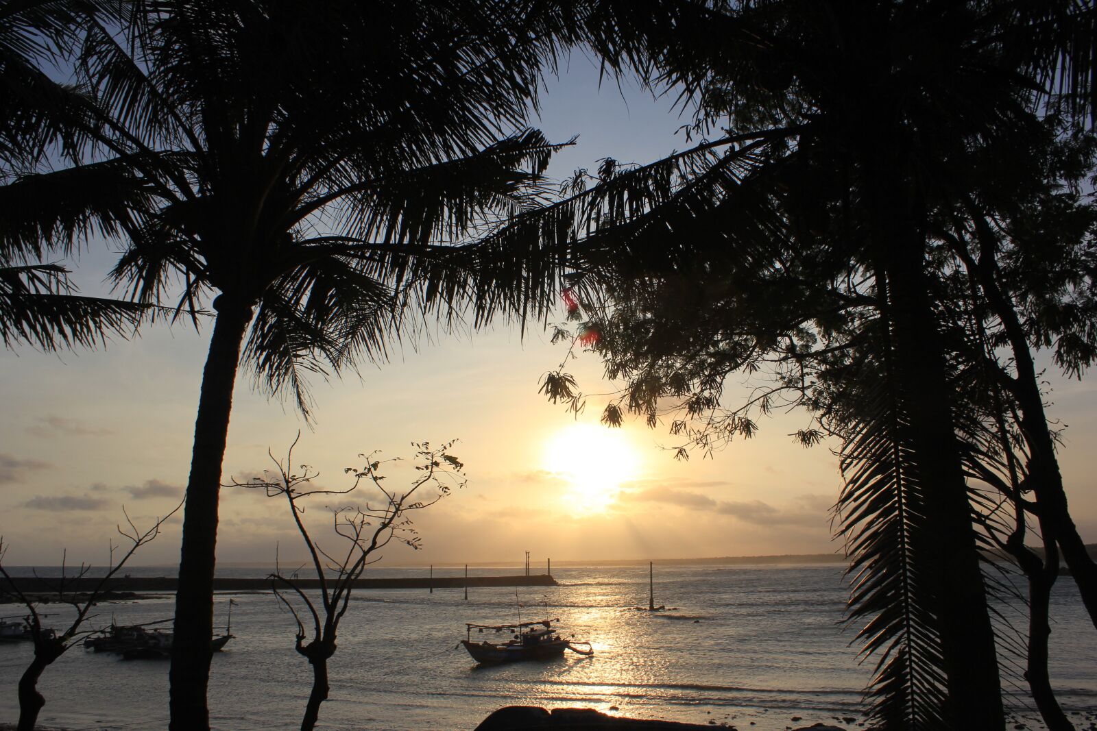 Canon EOS 60D sample photo. Boat, beach, sea photography