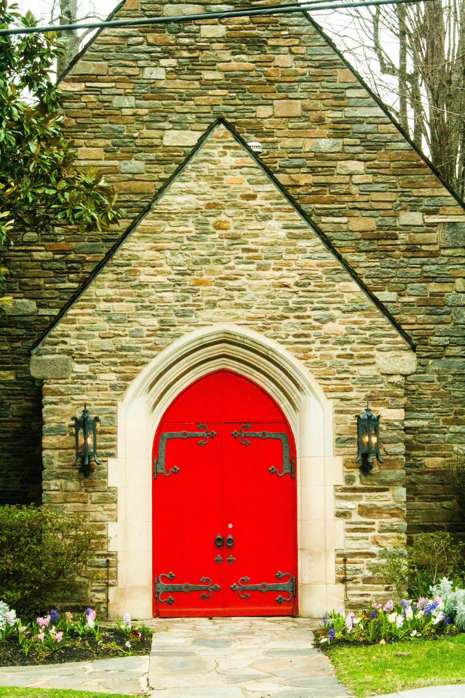 Canon EOS 1000D (EOS Digital Rebel XS / EOS Kiss F) sample photo. Red door, door, red photography