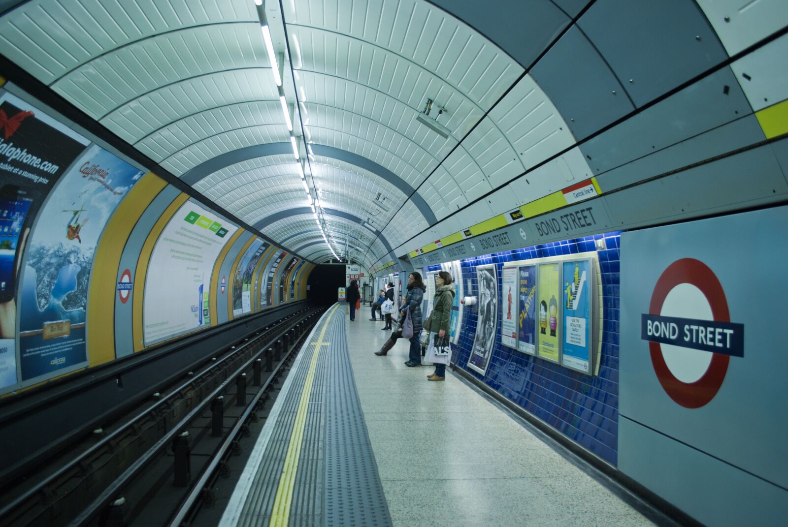 Nikon D3000 sample photo. London, metro, tube photography