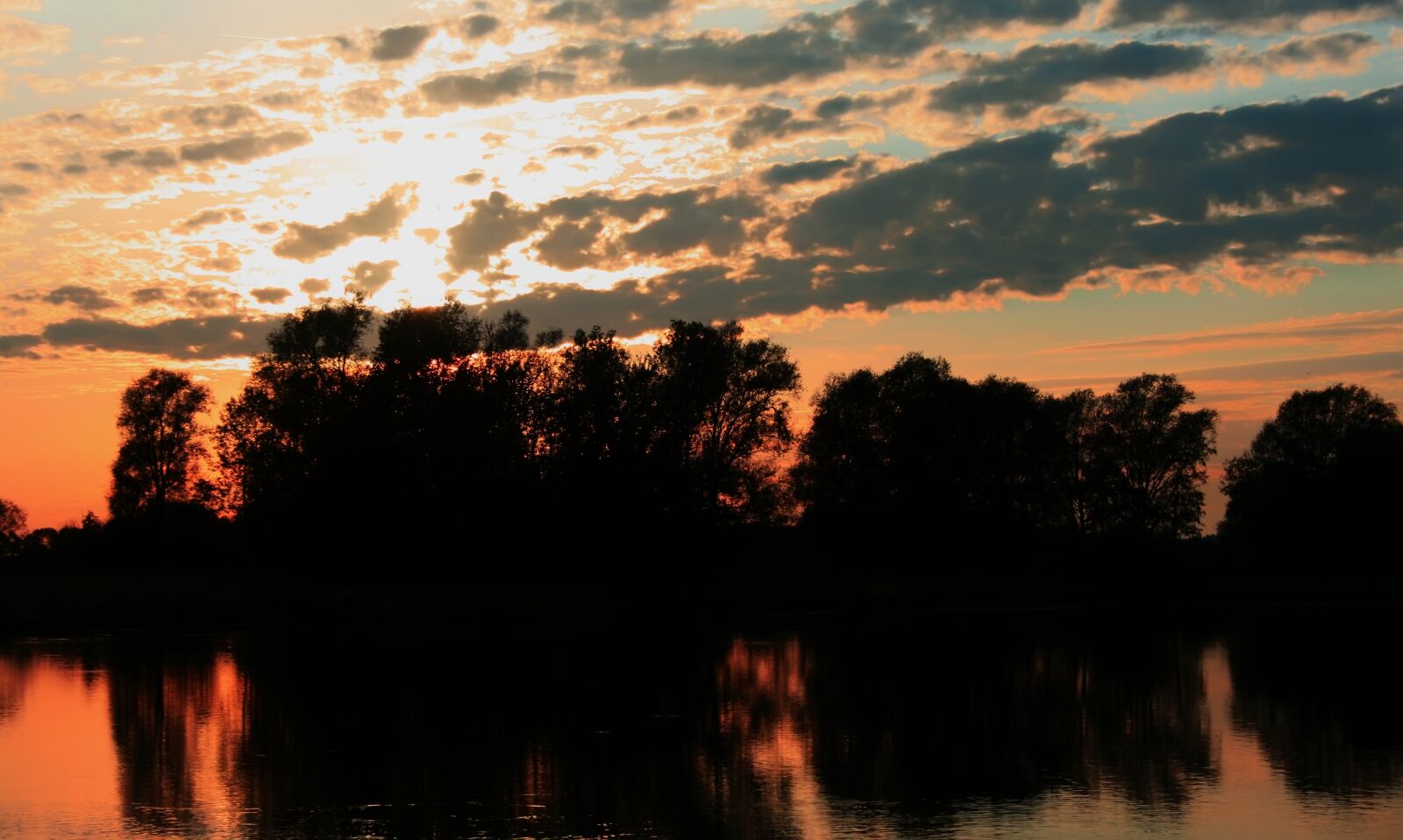 Canon EOS 400D (EOS Digital Rebel XTi / EOS Kiss Digital X) sample photo. Germany, sunset, landscape photography