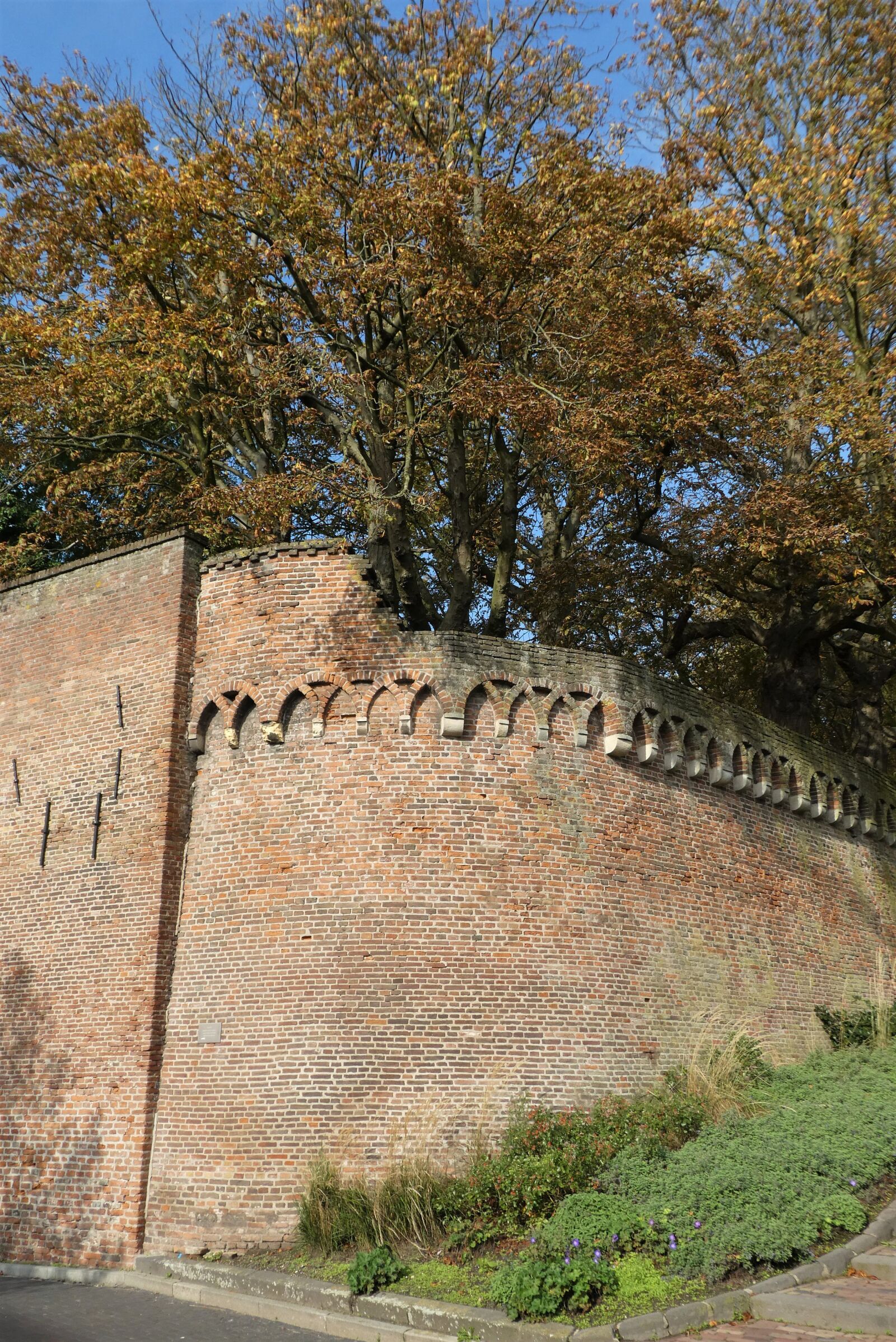 Panasonic Lumix DC-ZS70 (Lumix DC-TZ90) sample photo. Wall, nijmegen, city wall photography