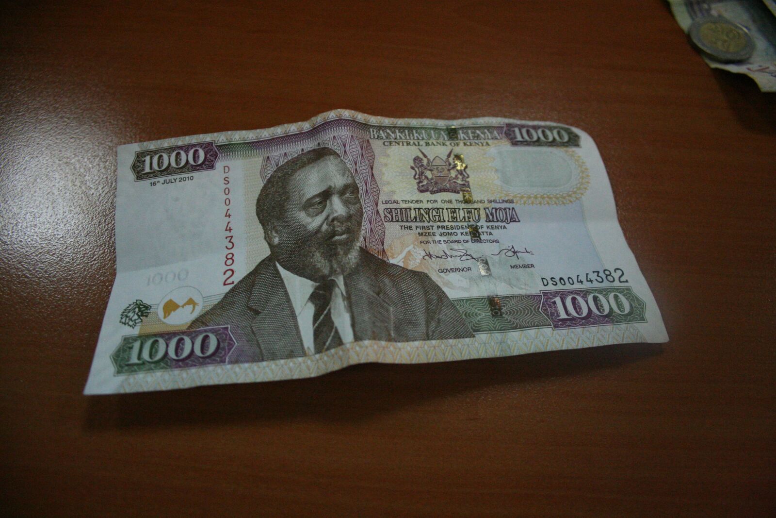 Canon EOS 350D (EOS Digital Rebel XT / EOS Kiss Digital N) sample photo. Kenya, kenyan currency, shilling photography