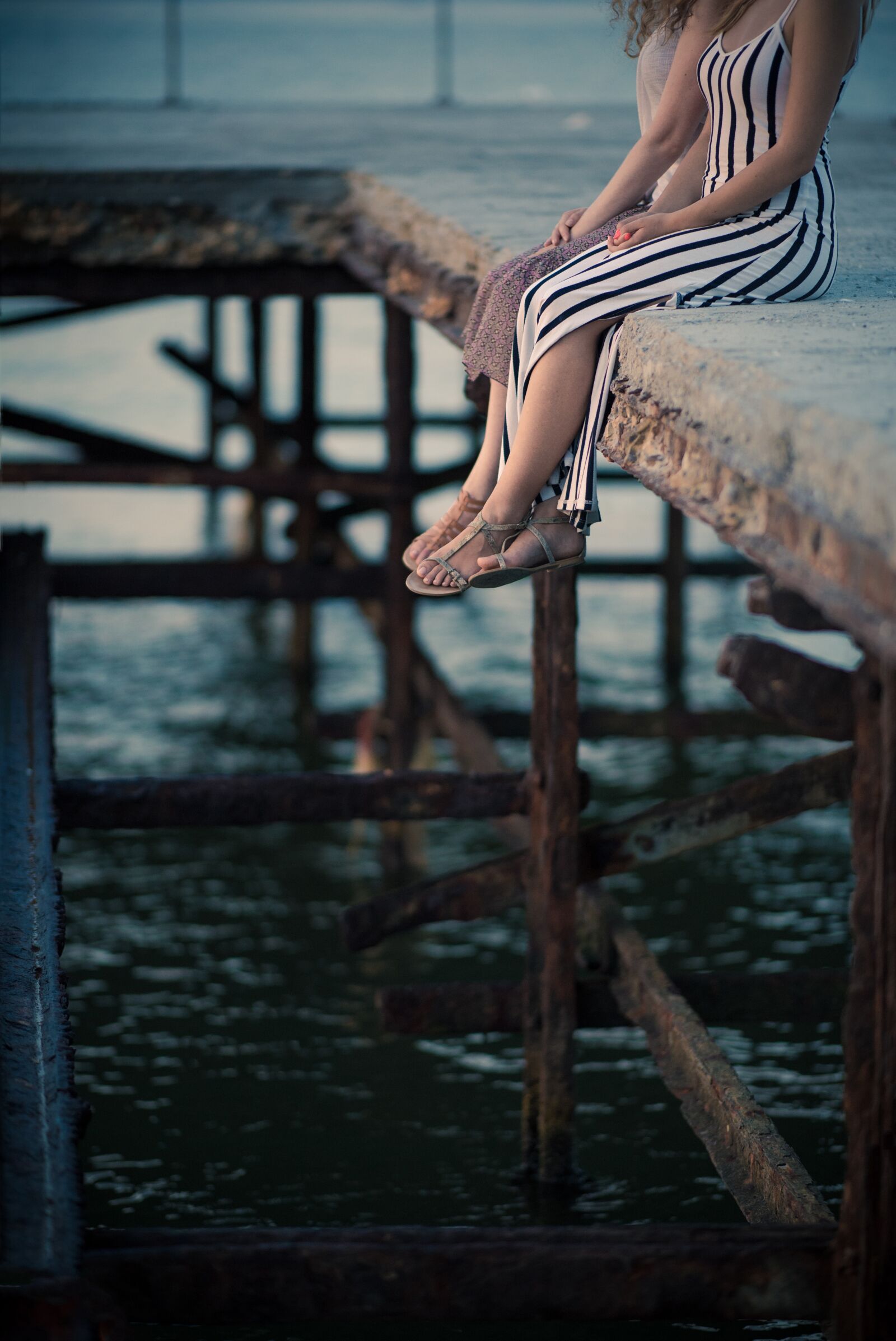 Nikon D5 sample photo. Bridge, legs, female photography