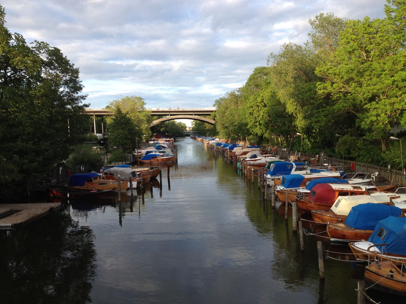 iPhone 4S back camera 4.28mm f/2.4 sample photo. Boats, channel photography