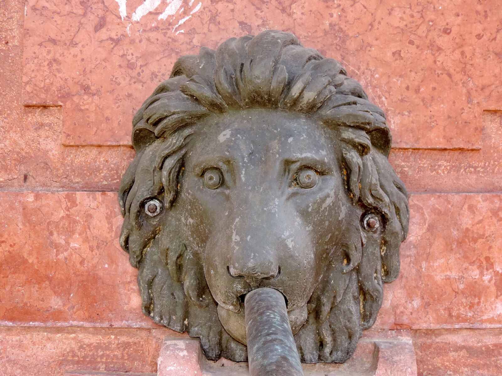 Nikon Coolpix P520 sample photo. Bronze, fountain, lion, sculpture photography