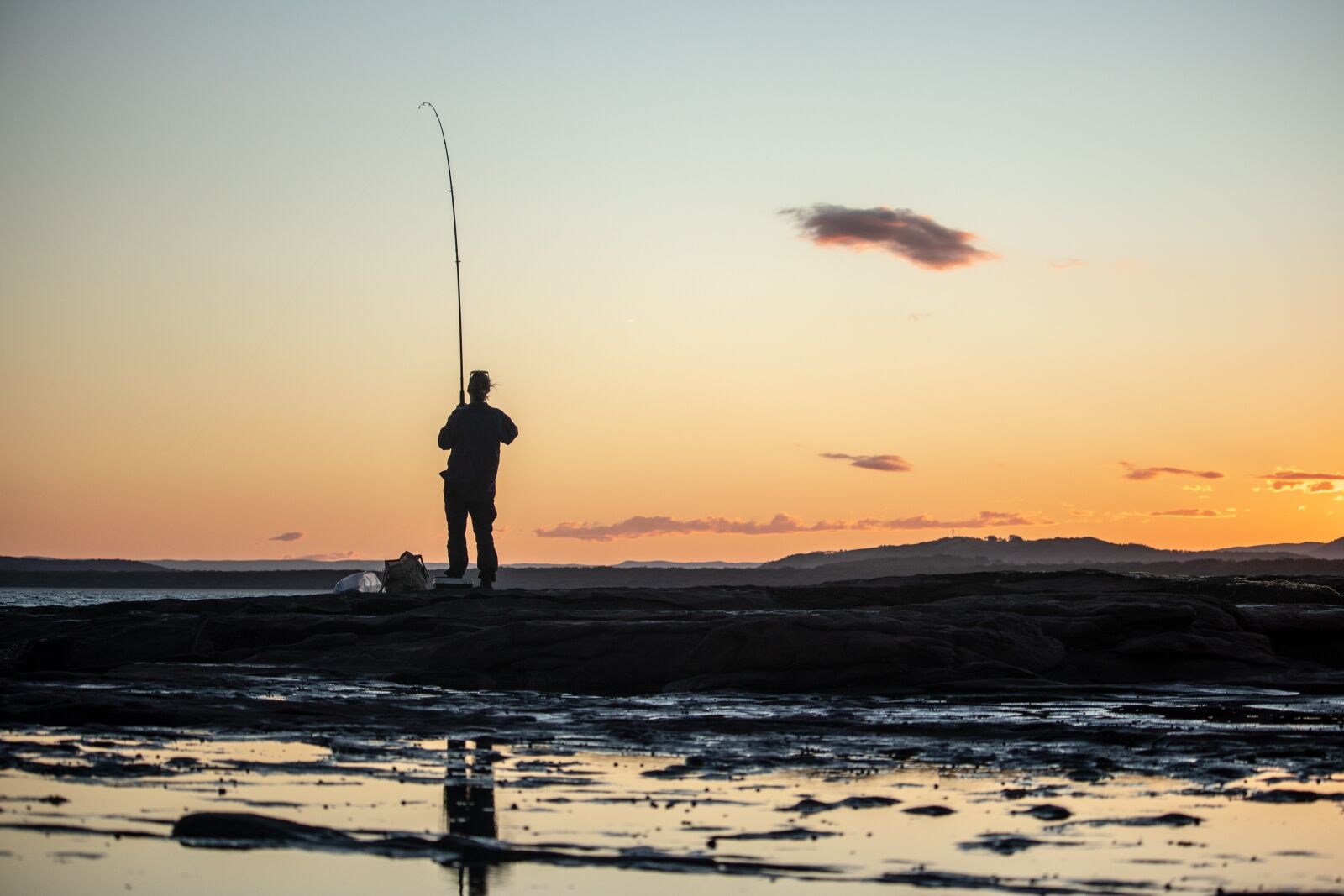 Canon EOS 200D (EOS Rebel SL2 / EOS Kiss X9) sample photo. Fishing, sunset, reflection photography
