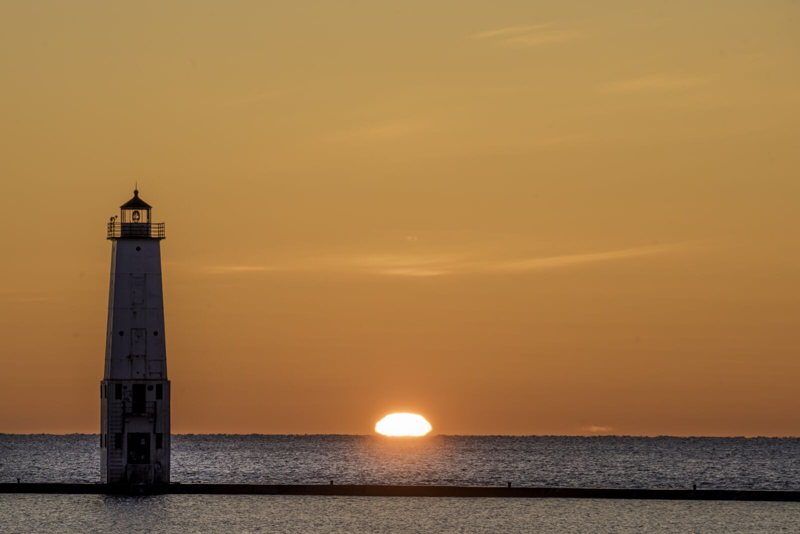 Nikon D810 sample photo. Lighthouse, frankfort, michigan photography