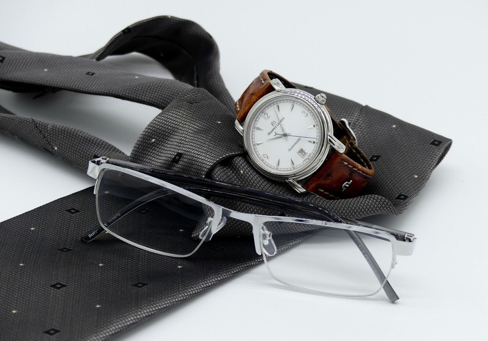 Panasonic Lumix DMC-FZ300 sample photo. Wrist watch, clock, tie photography