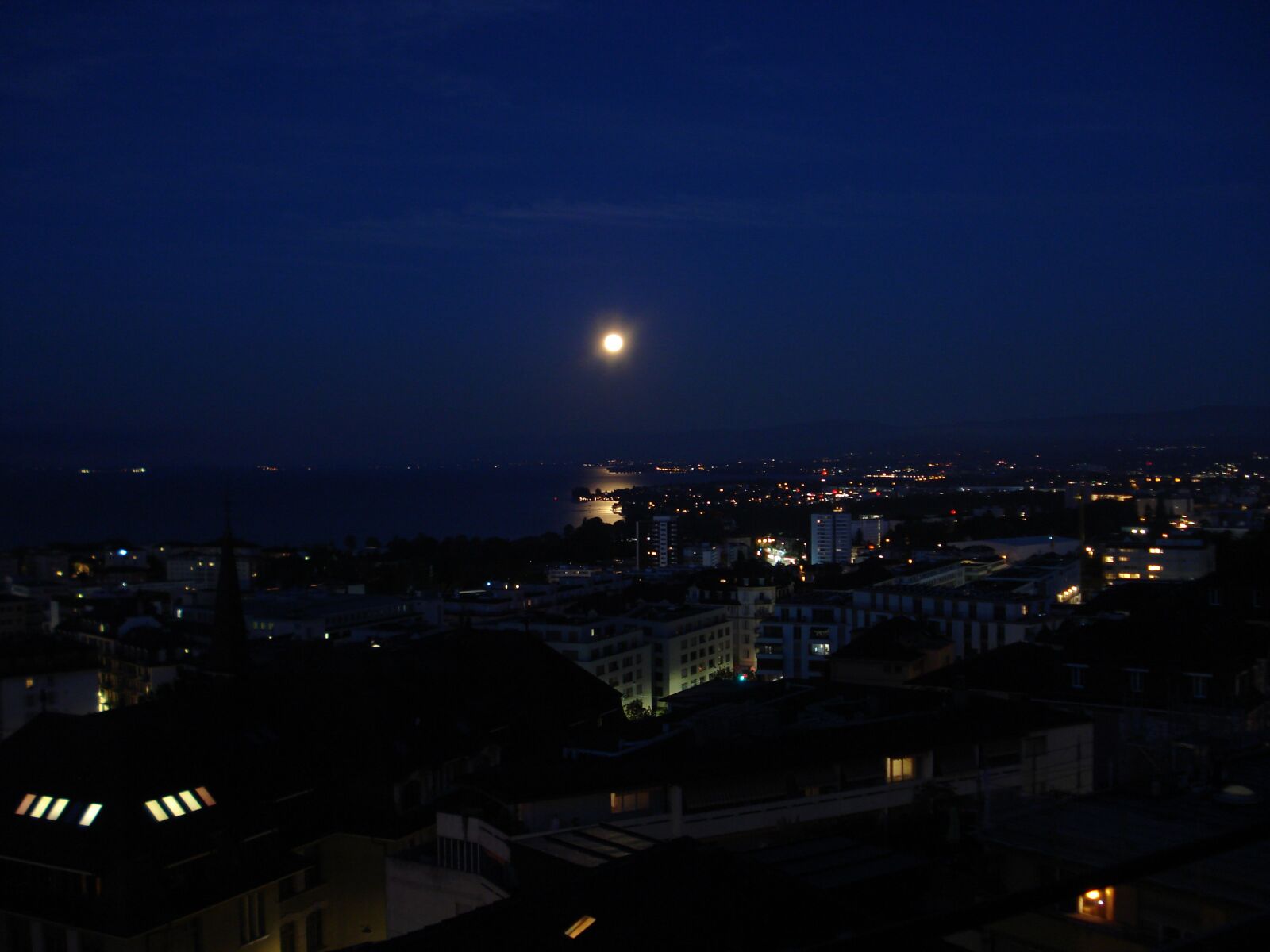 Sony DSC-W55 sample photo. Moon, night, lake photography