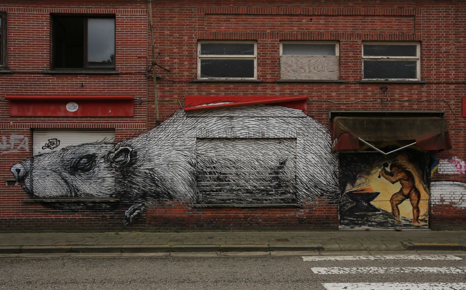 Canon EOS 6D + Canon EF 17-40mm F4L USM sample photo. Geisterstadt doel in belgium photography