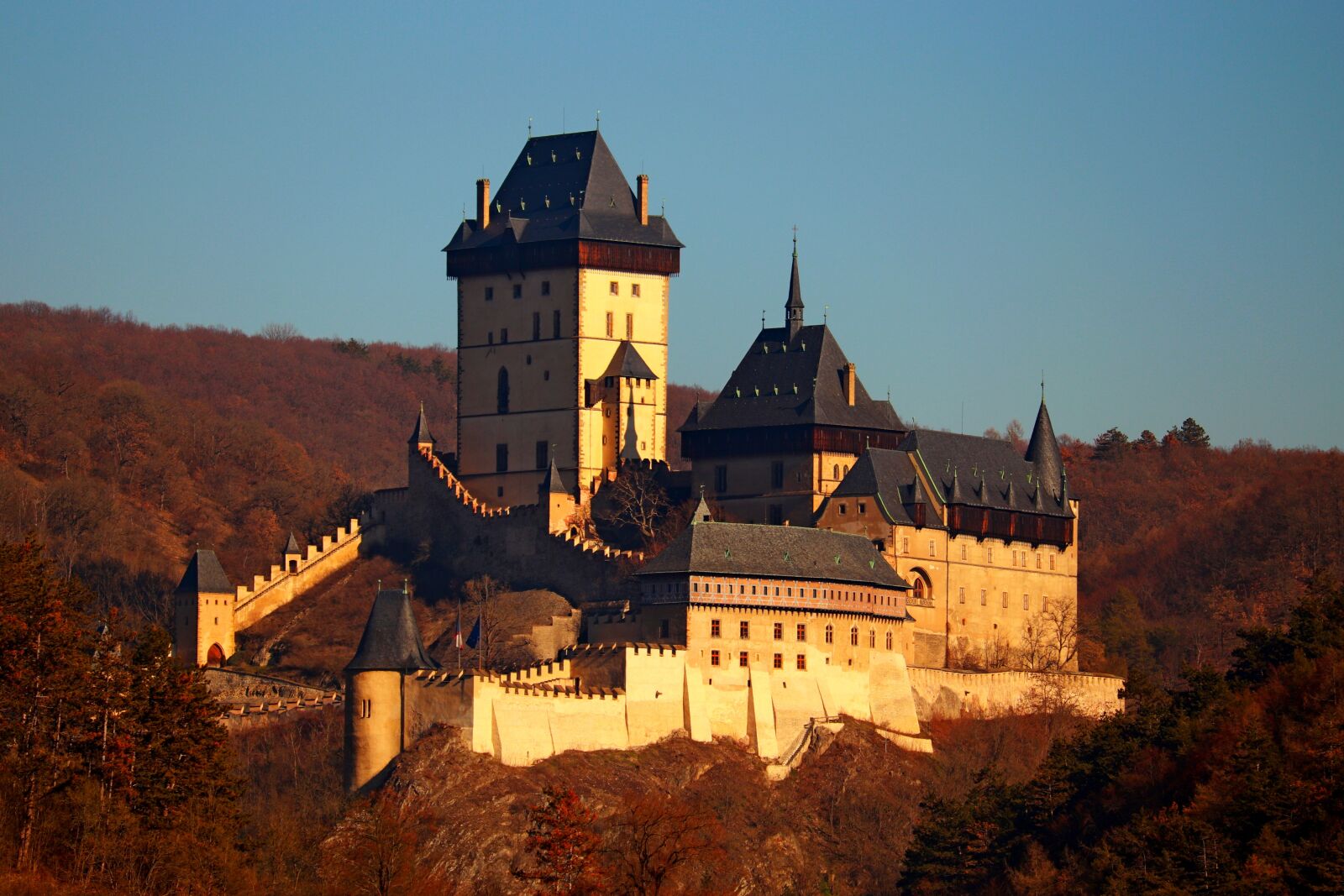 Canon EOS 77D (EOS 9000D / EOS 770D) sample photo. Castle, gothic, architecture photography