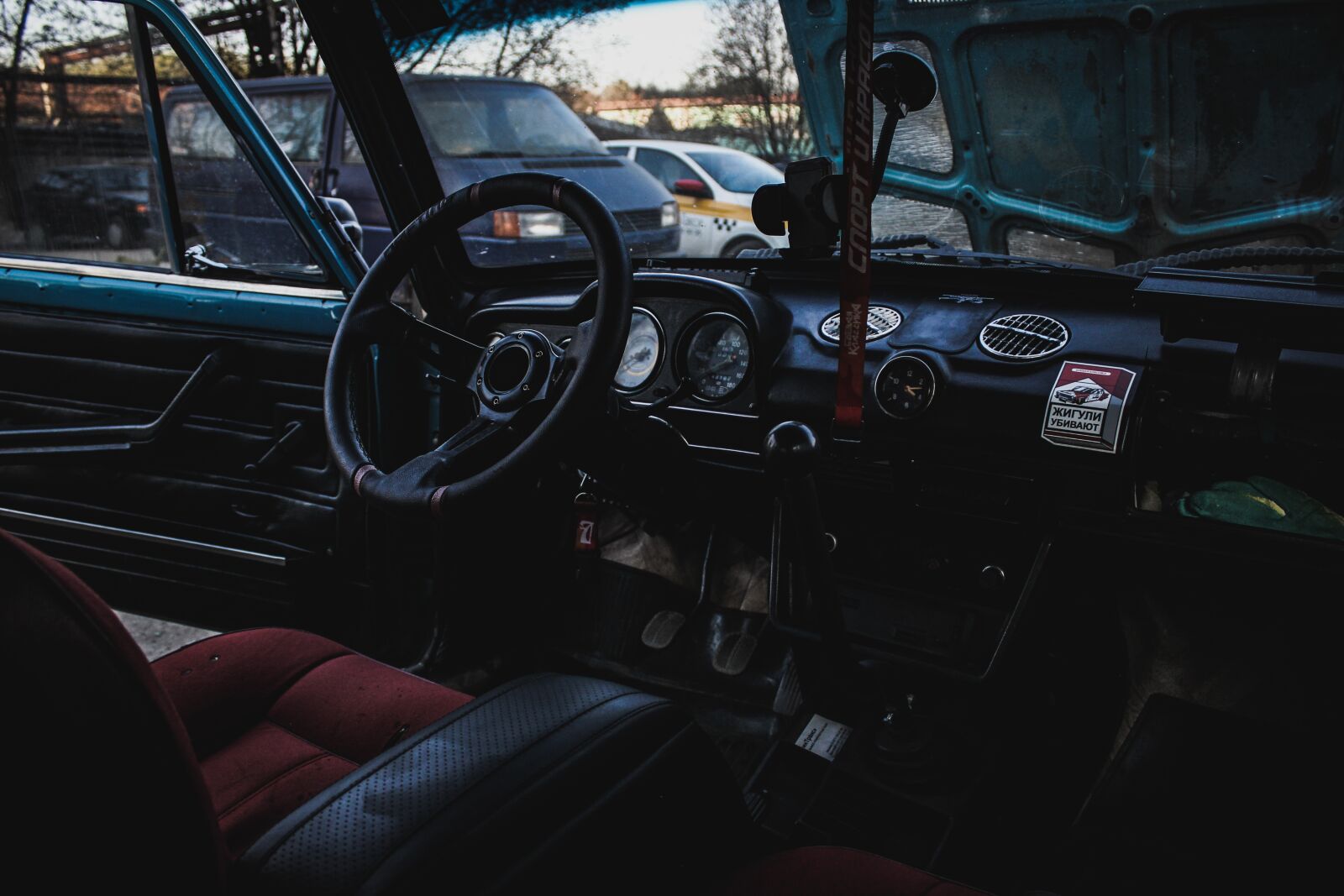 Canon EOS 600D (Rebel EOS T3i / EOS Kiss X5) sample photo. Six, russian car, parking photography