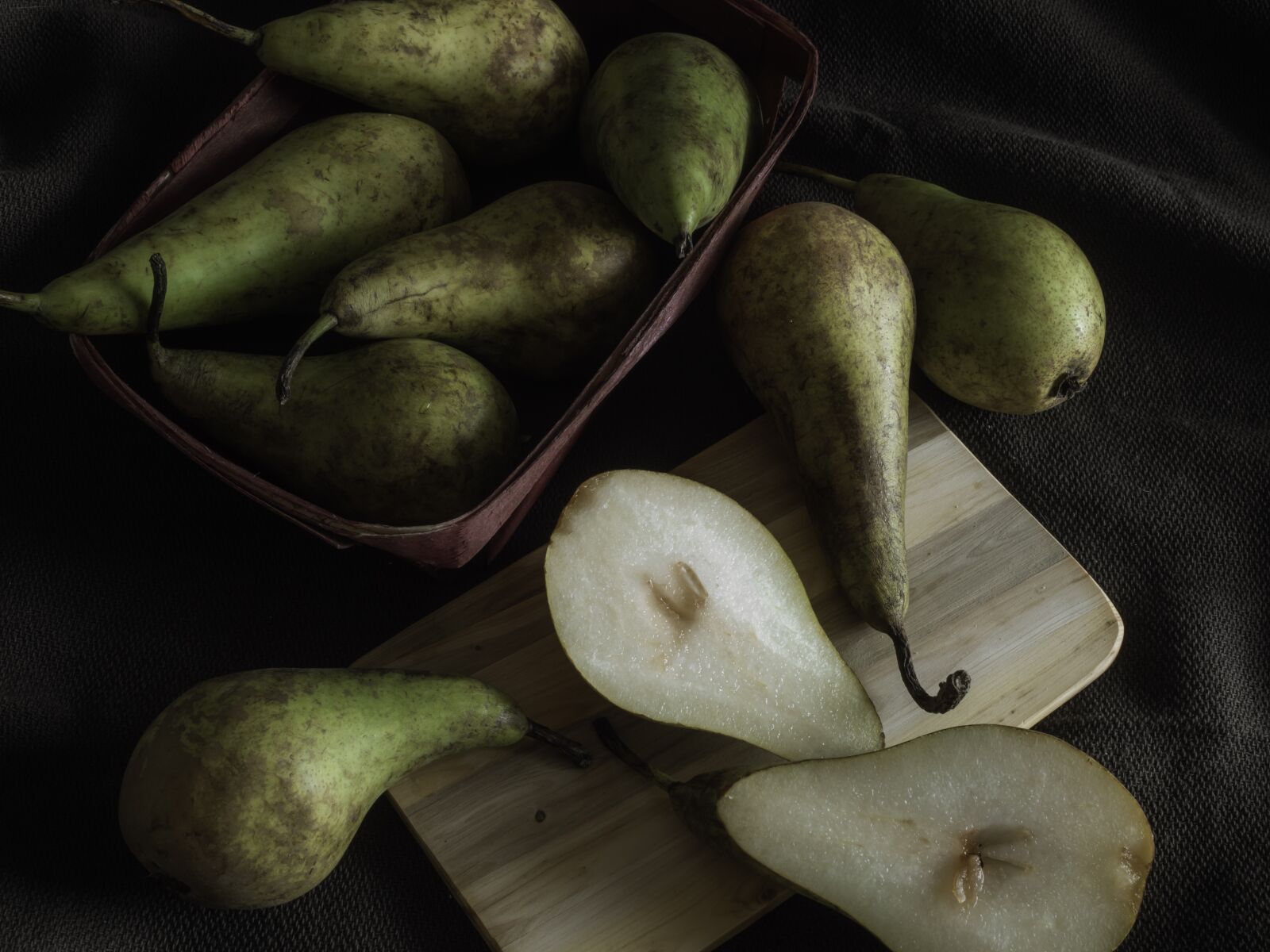 Olympus M.Zuiko Digital 25mm F1.8 sample photo. Pears, fruit, food photography