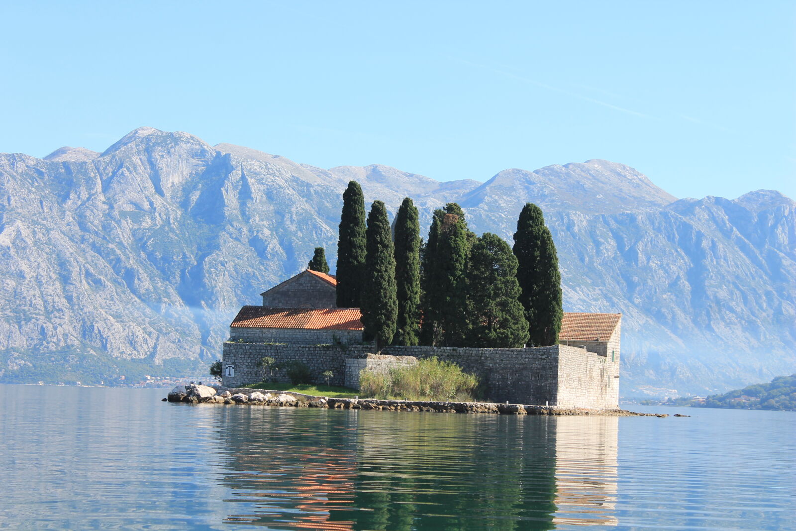 Canon EOS 1100D (EOS Rebel T3 / EOS Kiss X50) sample photo. Island, landscape, mountains, nature photography
