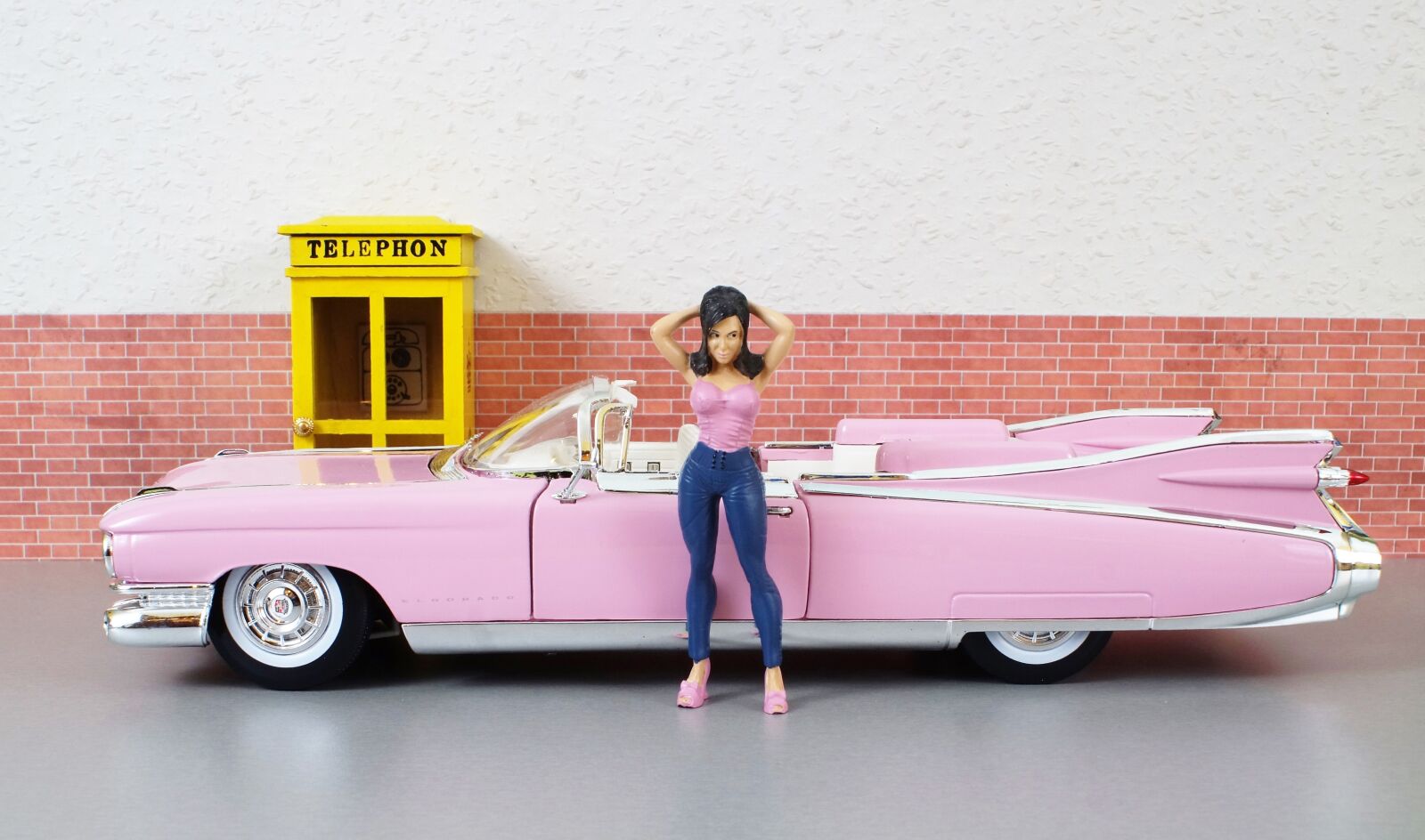 Sony DT 18-70mm F3.5-5.6 sample photo. Model car, cadillac, cadillac photography