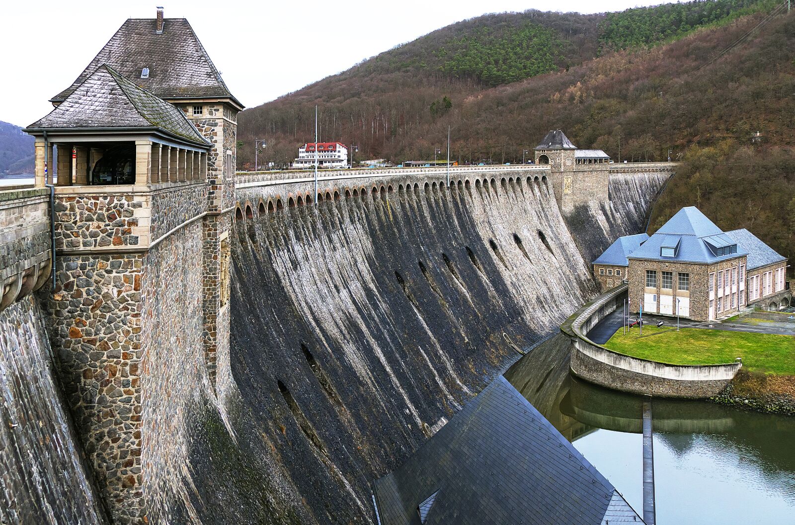 Panasonic Lumix DMC-FZ1000 sample photo. Eder dam, dam, gate photography