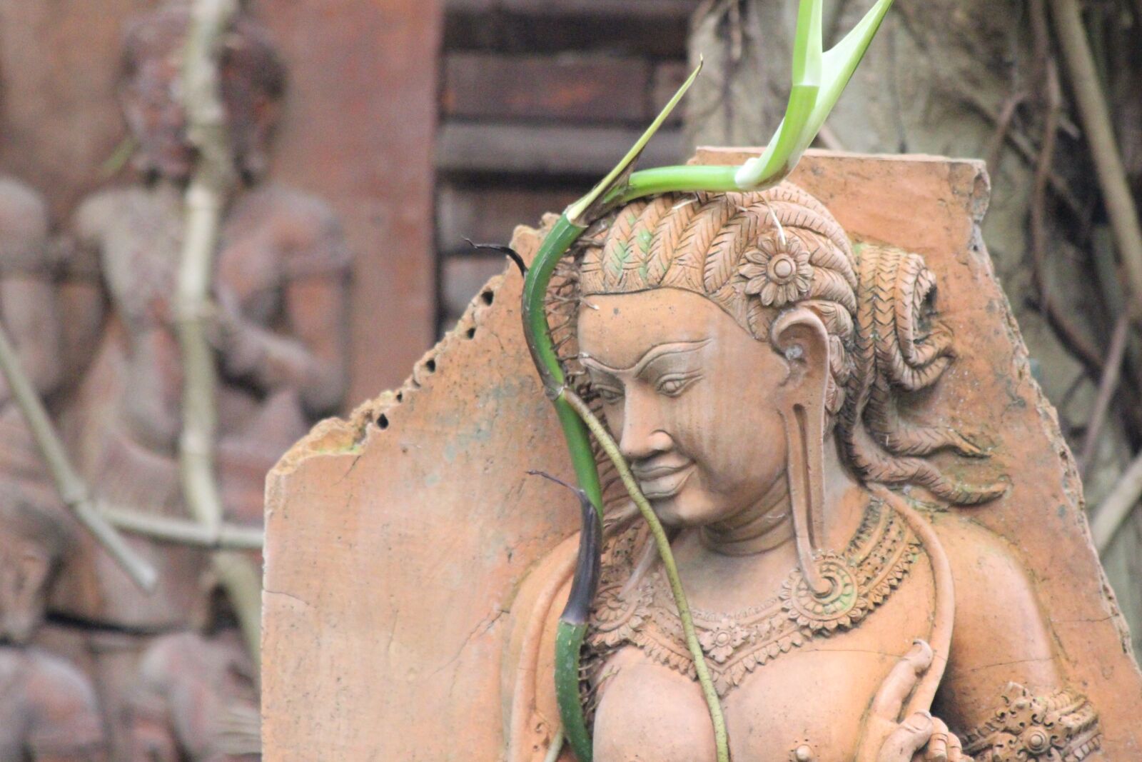 Canon EOS 100D (EOS Rebel SL1 / EOS Kiss X7) sample photo. Zen, rest, statue photography