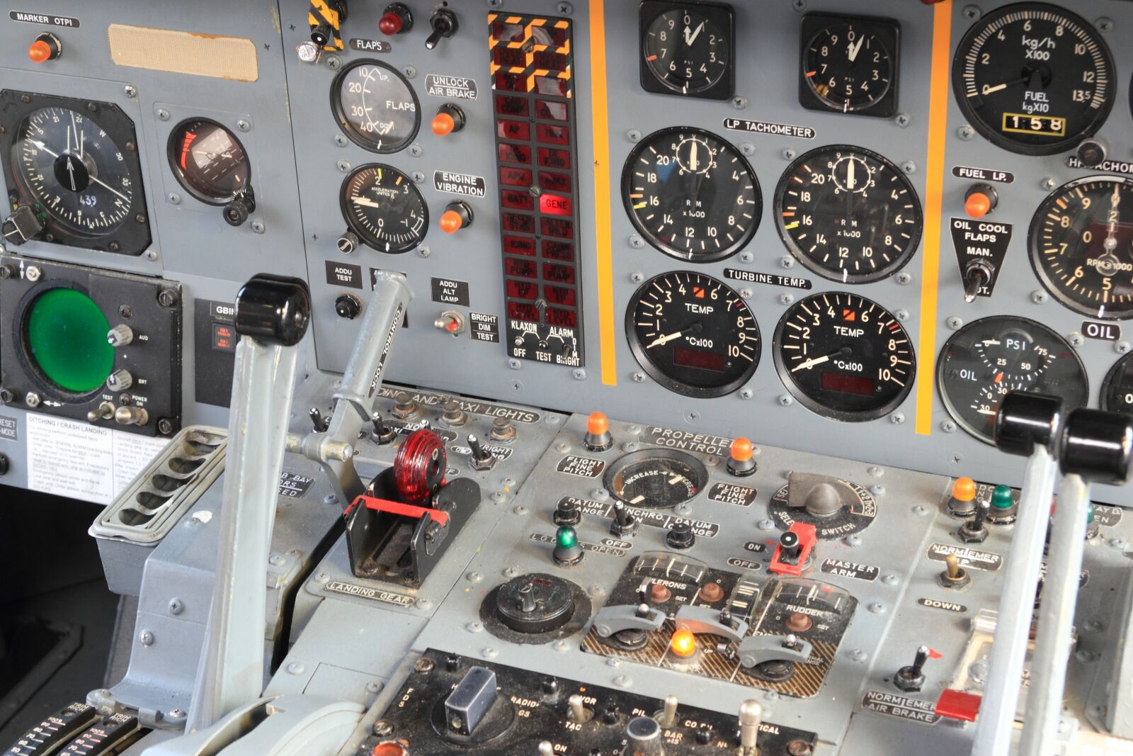 Canon EOS 550D (EOS Rebel T2i / EOS Kiss X4) sample photo. Aircraft, fighter, cockpit photography