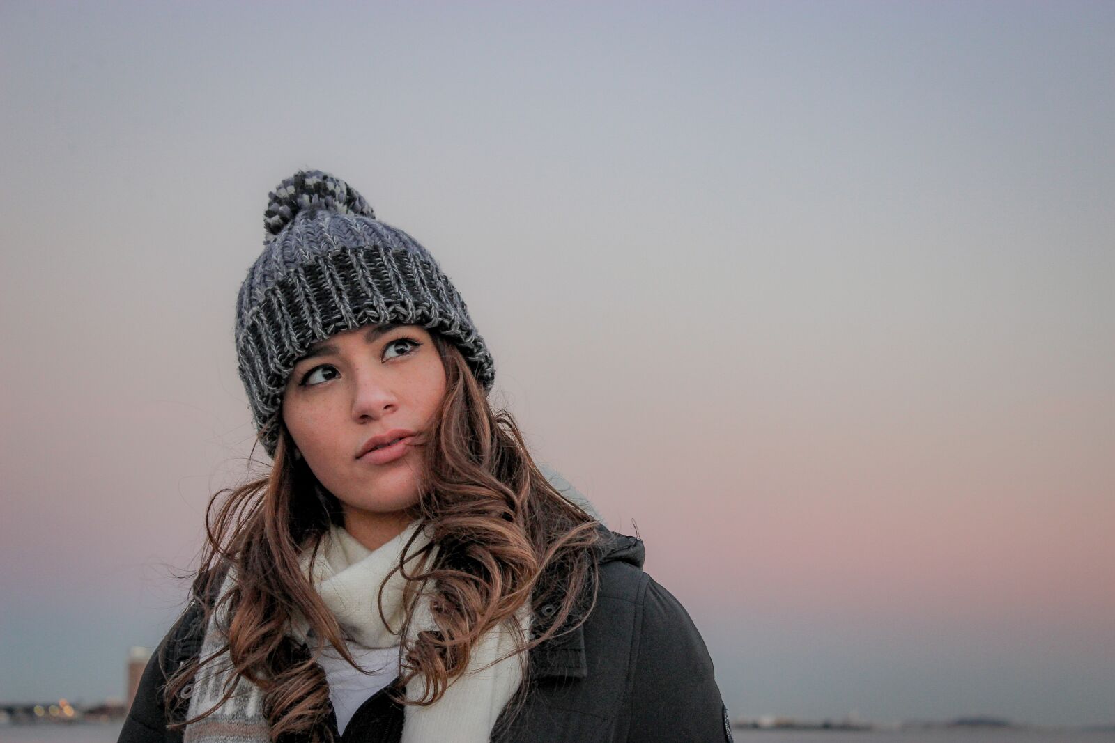 Canon EOS 600D (Rebel EOS T3i / EOS Kiss X5) sample photo. Winter, woman, reflecting photography
