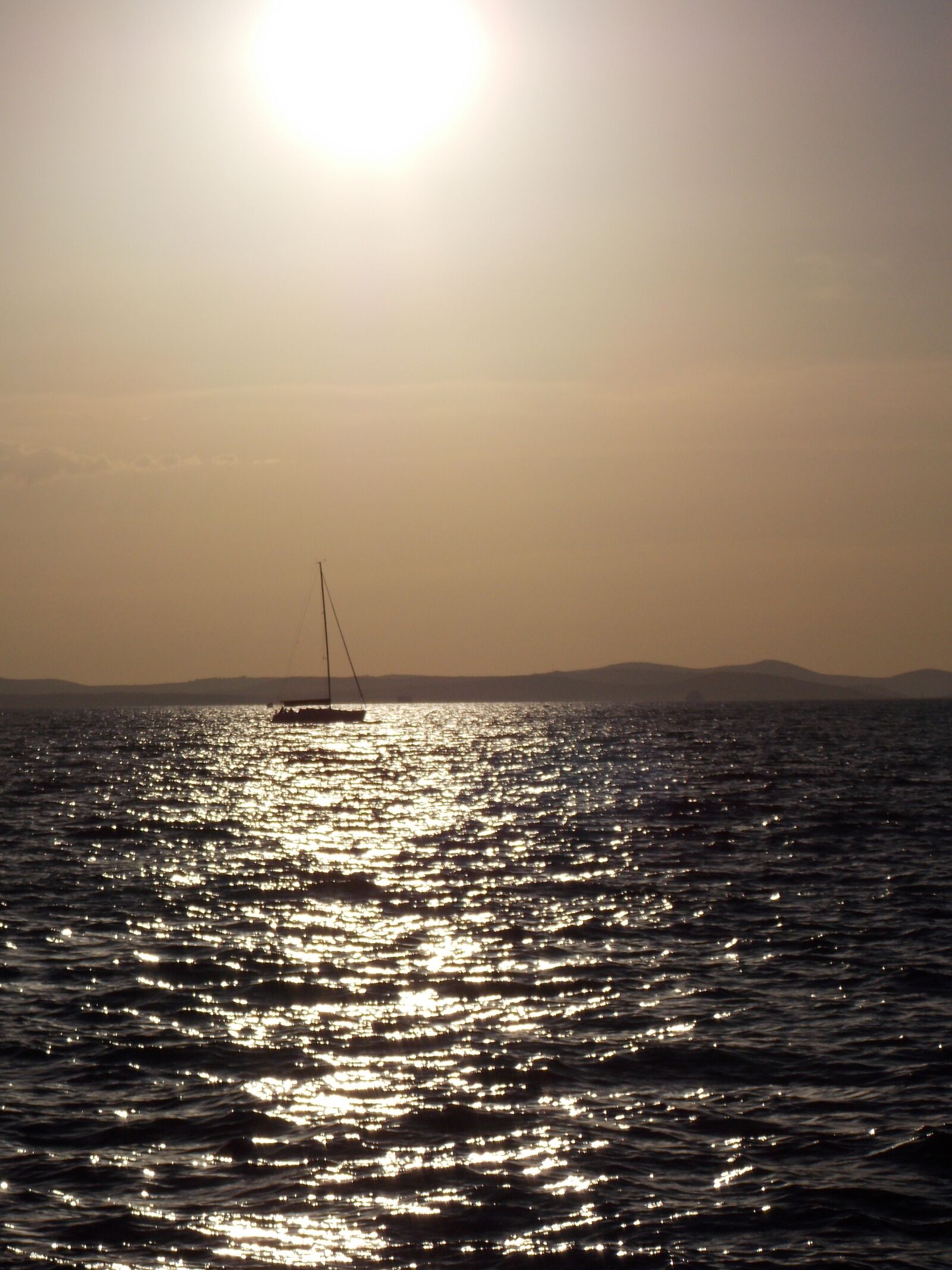 Nikon Coolpix L810 sample photo. Sailing, sunset, sea photography
