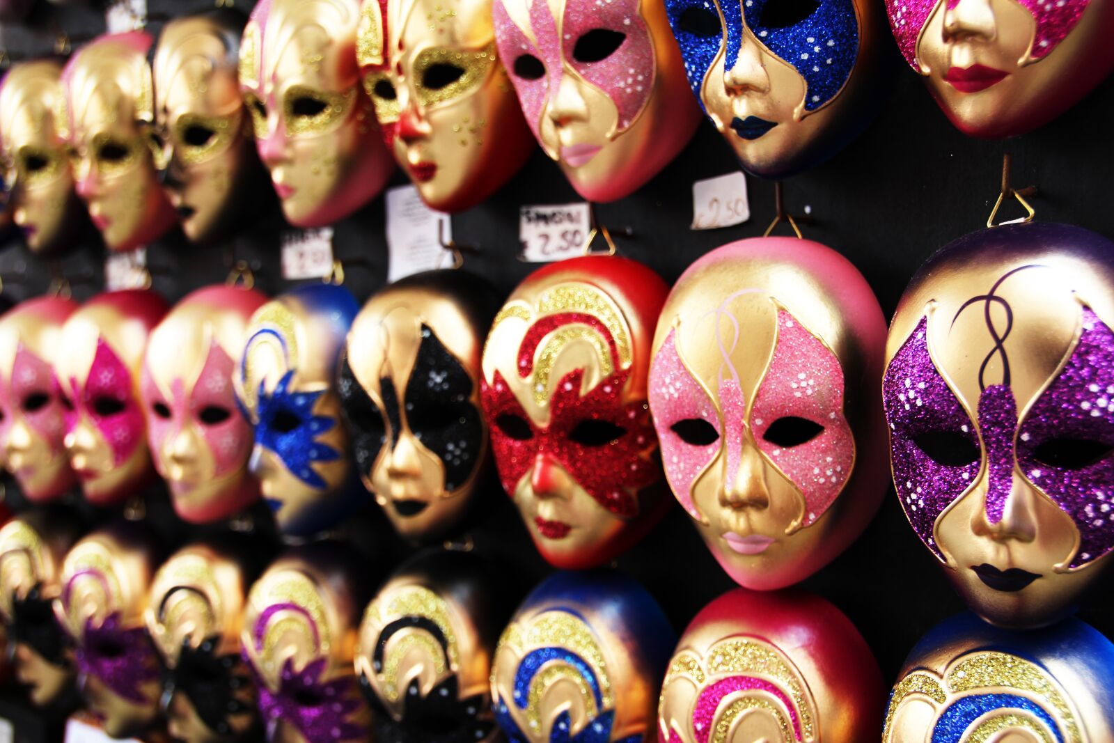 Canon EOS 600D (Rebel EOS T3i / EOS Kiss X5) sample photo. Masks, venice, carnival photography
