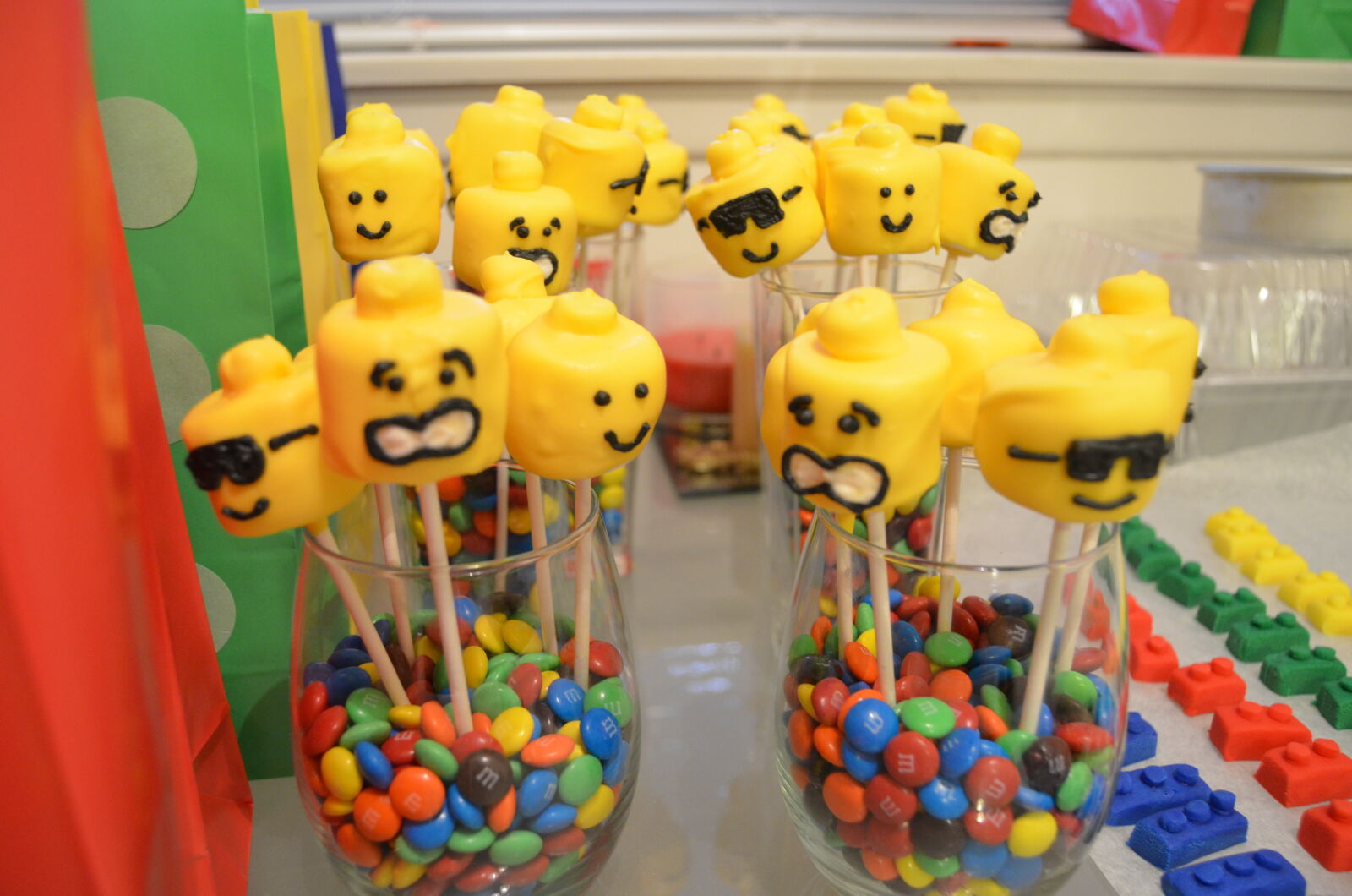Nikon D5100 sample photo. Candy, cookies, decor, emoji photography