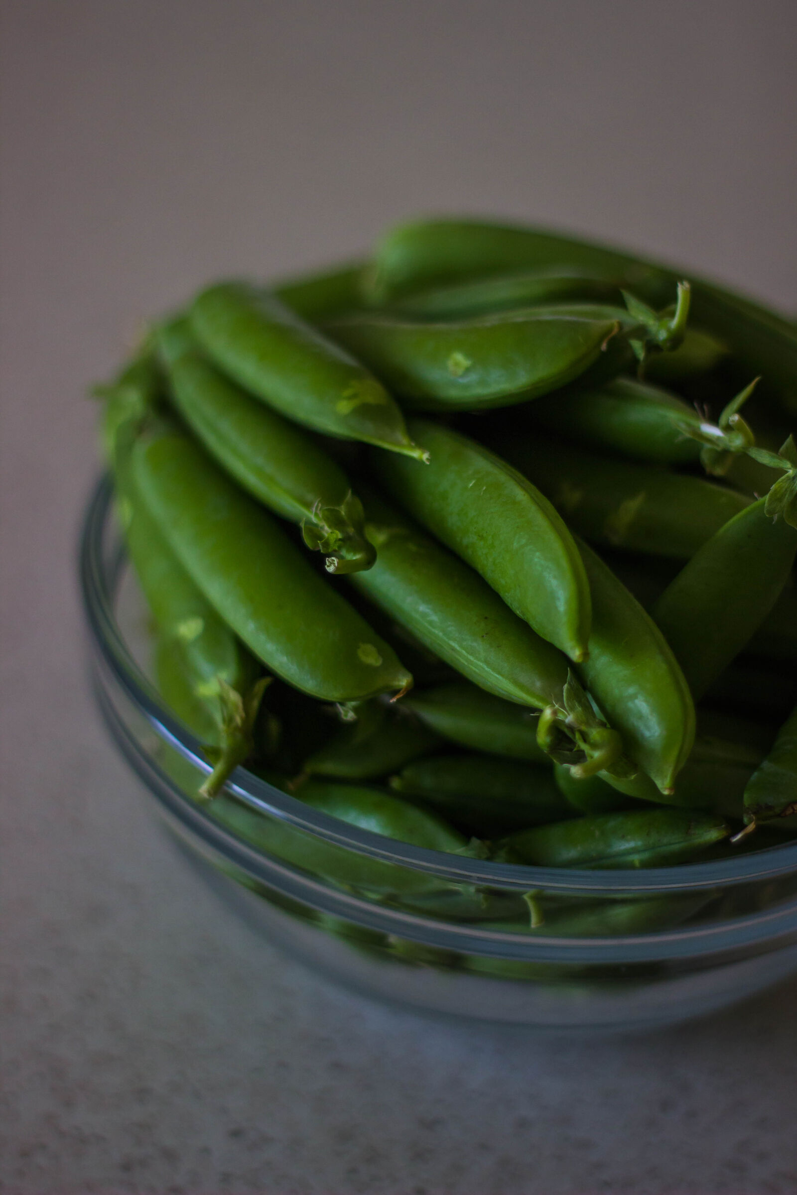 Canon EOS 600D (Rebel EOS T3i / EOS Kiss X5) + Canon EF 50mm F1.8 II sample photo. Beans, blur, bowl, bunch photography