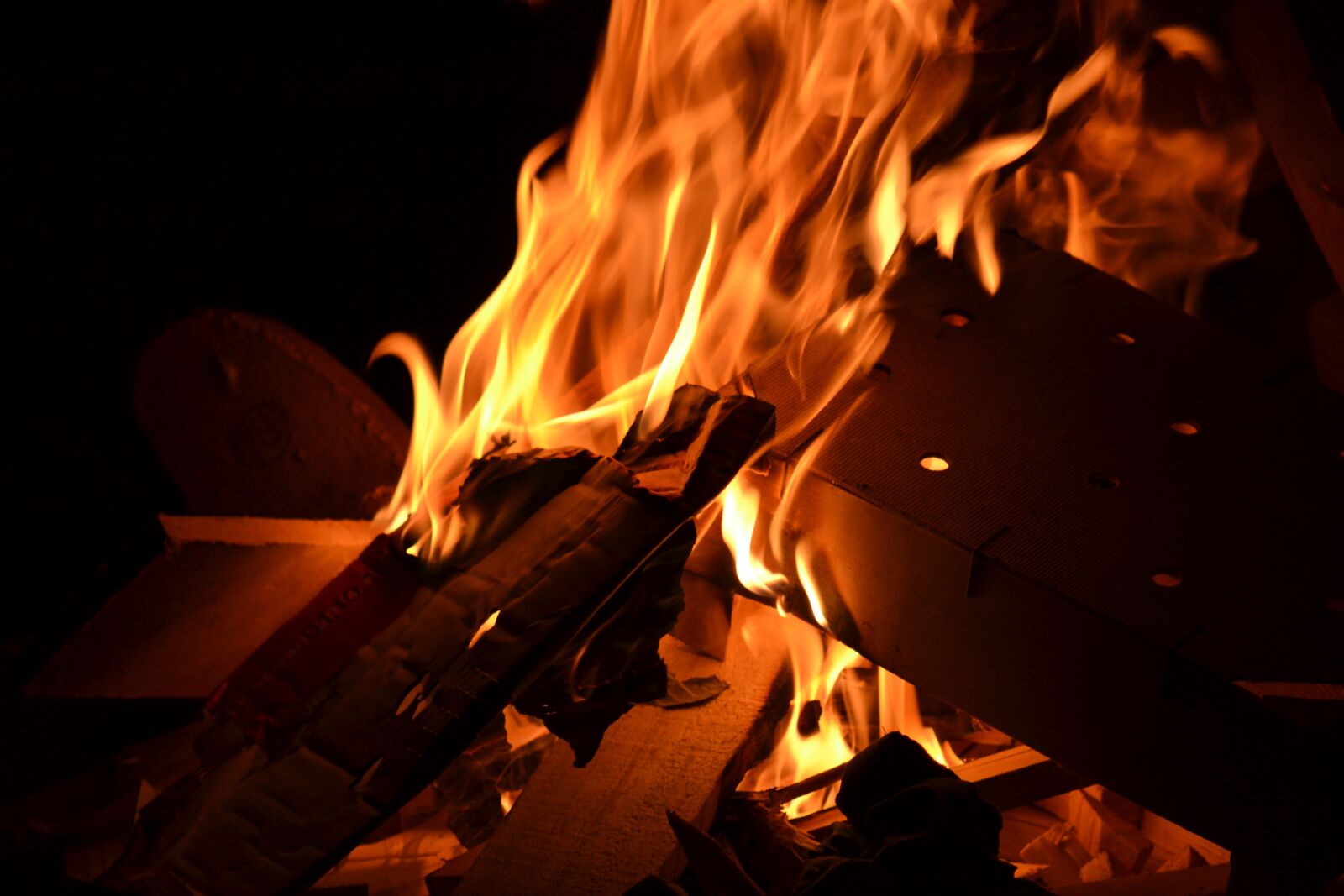 Nikon D3100 sample photo. Fire, mood, campfire photography