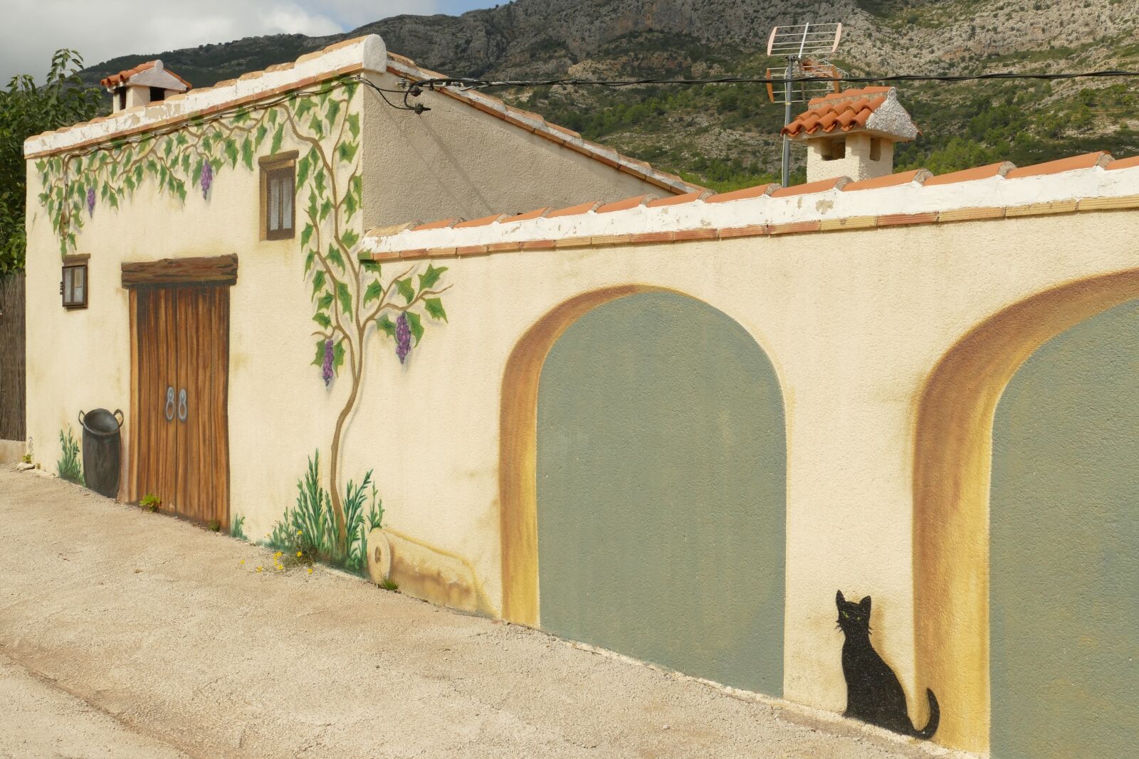 Panasonic Lumix DMC-FZ1000 sample photo. Mural, painting, trompe-l'oeil photography